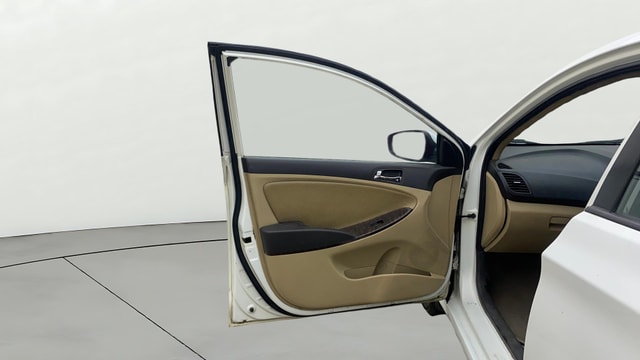 View Hyundai Fluidic Verna Image 30 Used Hyundai Fluidic Verna Image 30