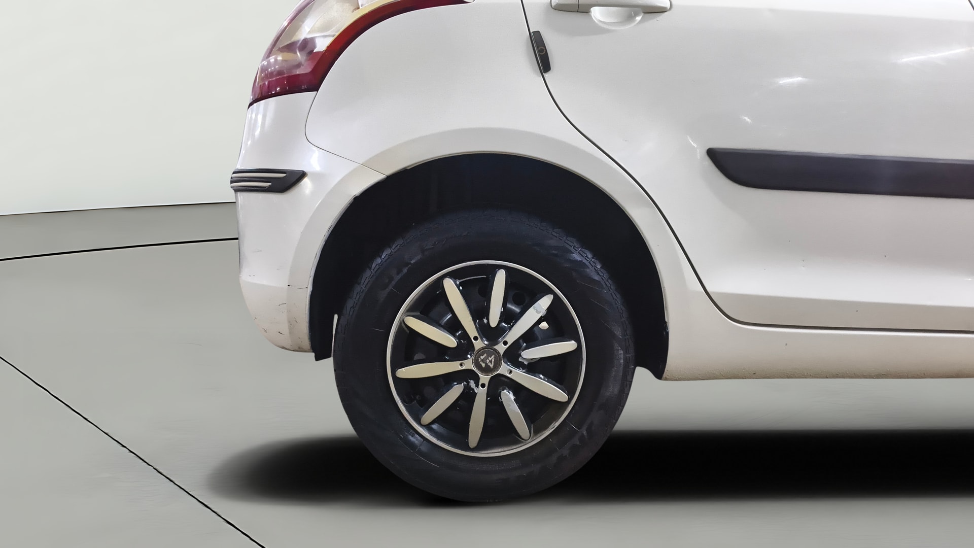 View 2017 Maruti Suzuki 1000 Base Variant Image 23 Used 2017 Maruti Suzuki 1000 Base Variant Image 23