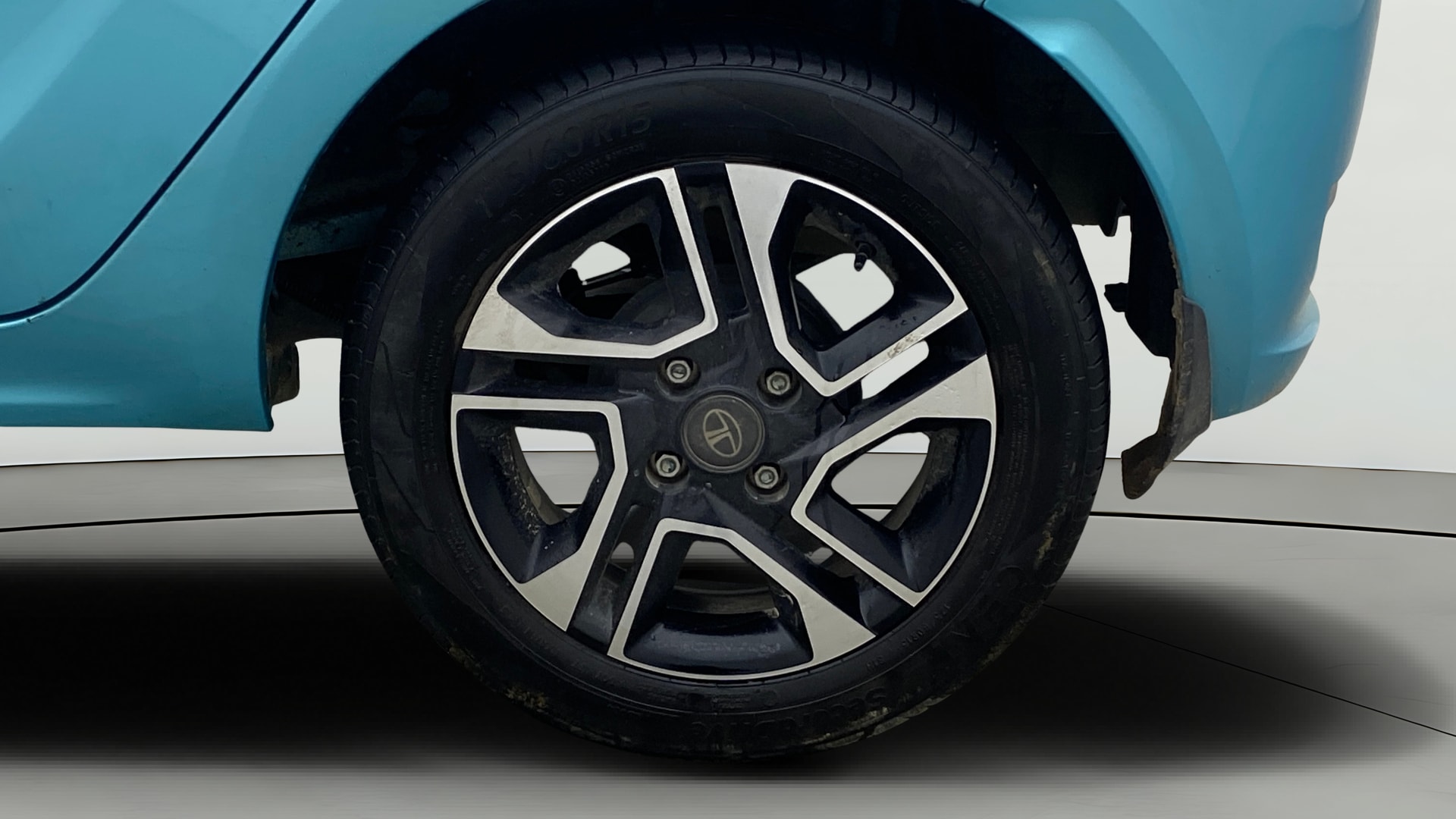 View 2025 Tata Tiago Revotorq XB Image 12 Used 2025 Tata Tiago Revotorq XB Image 12
