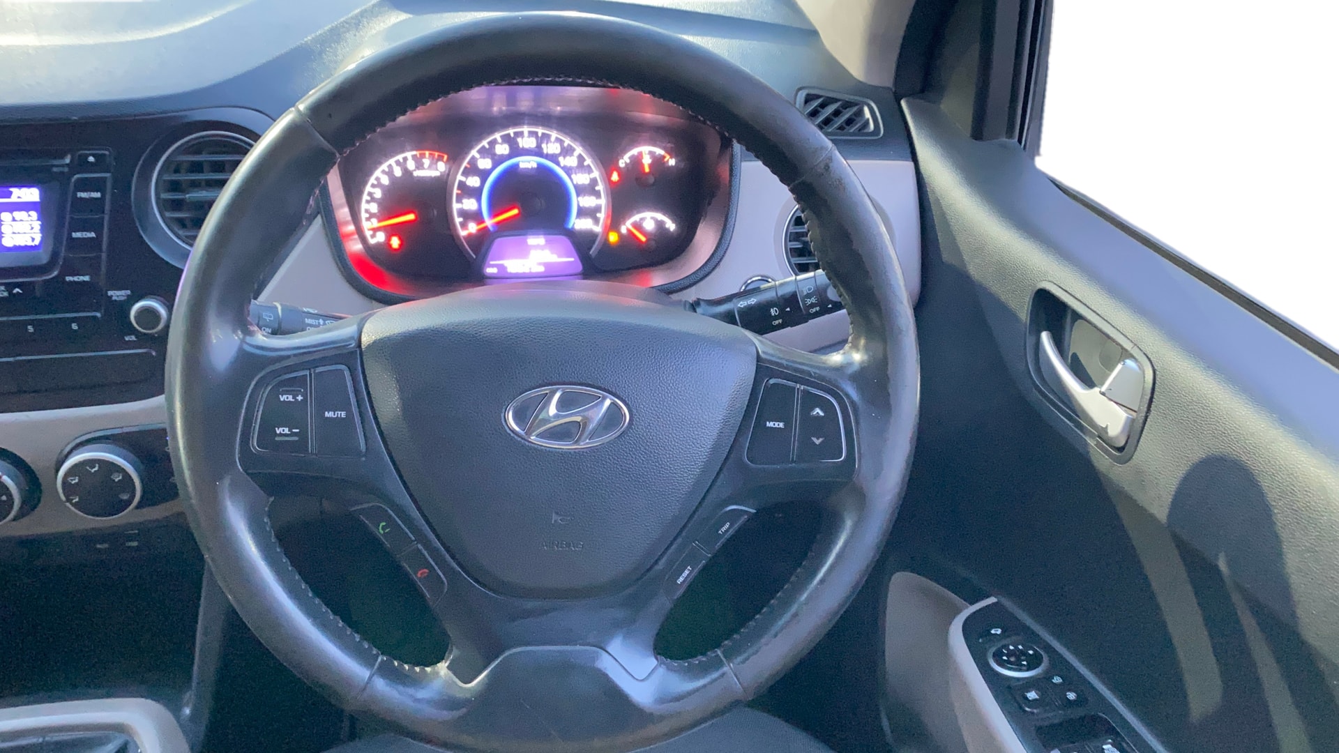 View 2016 Hyundai Grand i10 1.2 Asta Petrol Image 19 Used 2016 Hyundai Grand i10 1.2 Asta Petrol Image 19