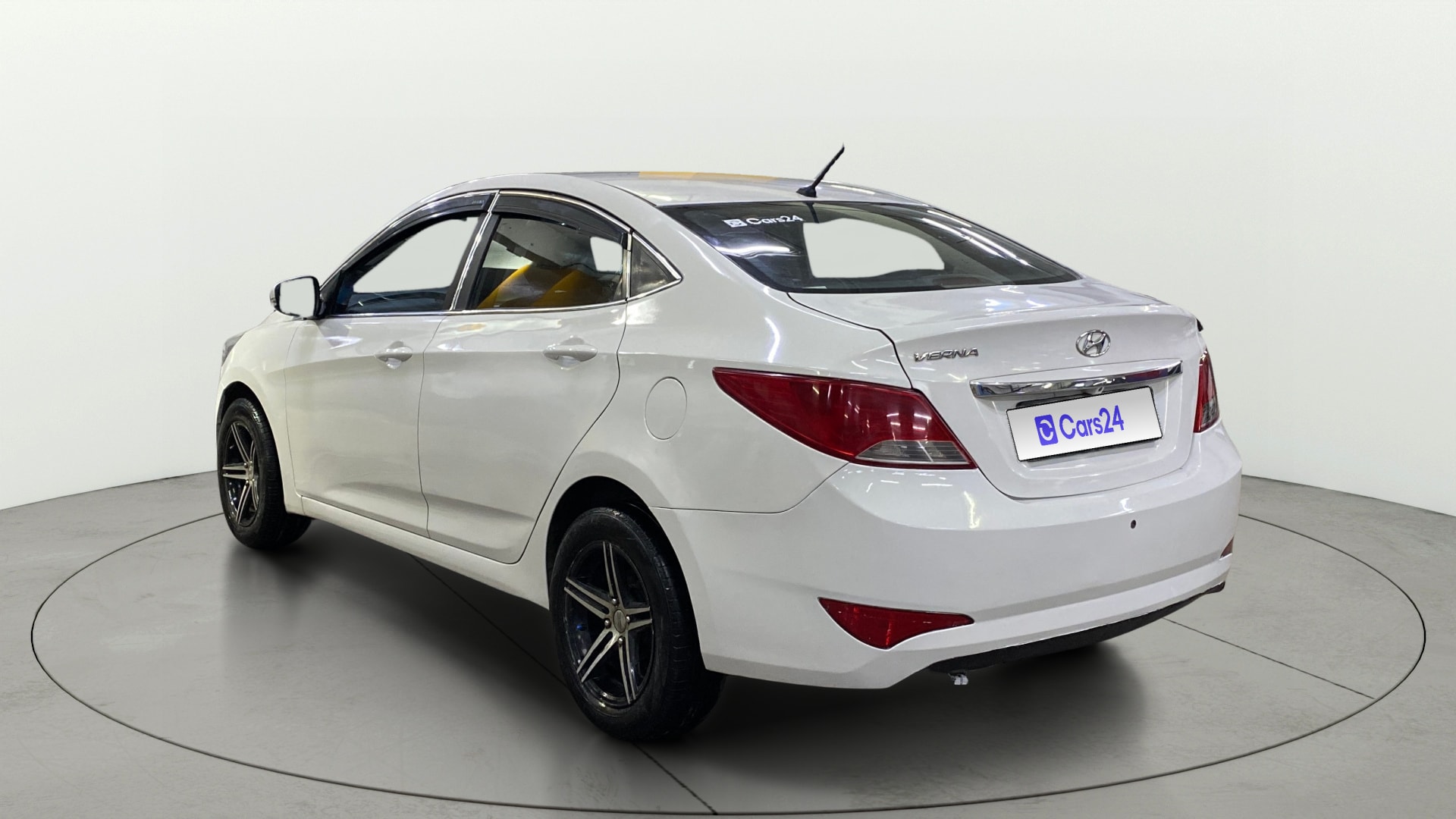 View 2015 Hyundai Verna 1.6 VTVT S Image 2 Used 2015 Hyundai Verna 1.6 VTVT S Image 2
