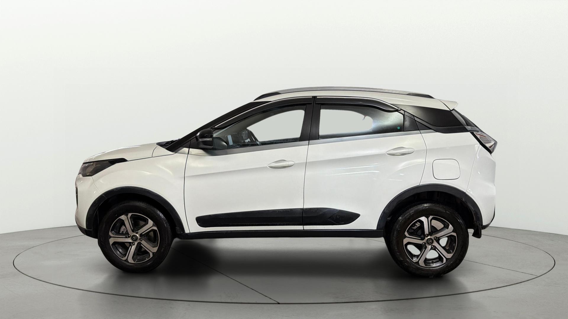 View 2021 Tata Nexon Revotron XE Image 6 Used 2021 Tata Nexon Revotron XE Image 6