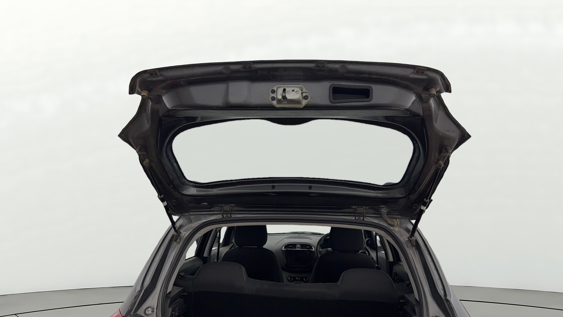 View 2022 Tata Tiago Revotorq XB Image 16 Used 2022 Tata Tiago Revotorq XB Image 16
