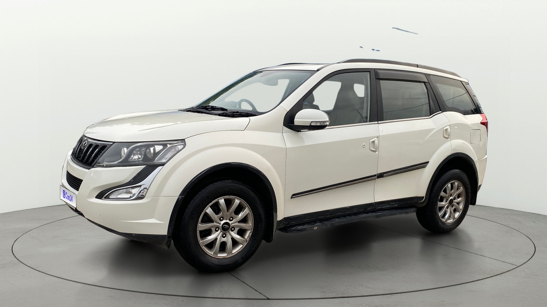 View 2018 Mahindra XUV500 W10 FWD Image 38 Used 2018 Mahindra XUV500 W10 FWD Image 38