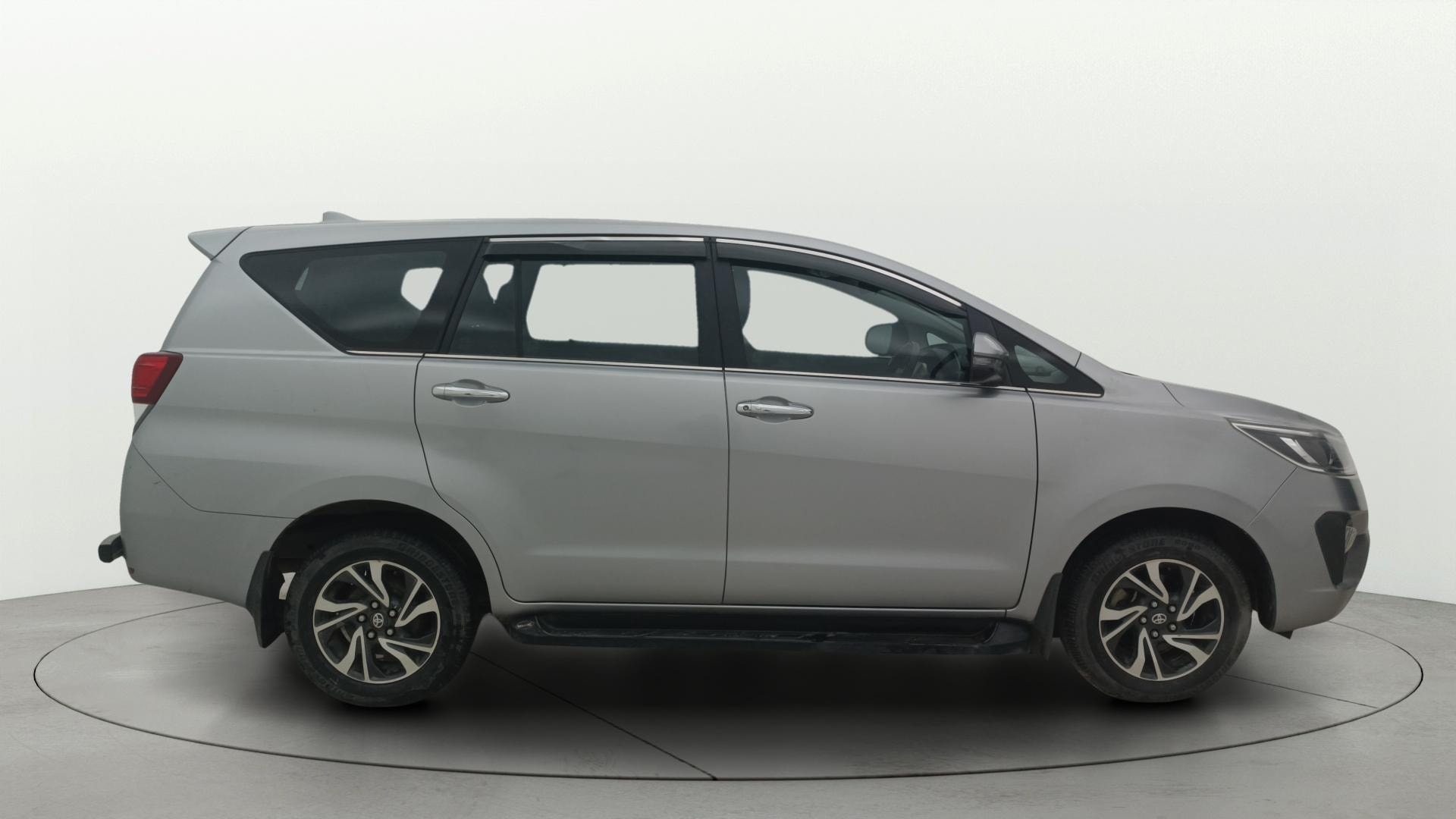 View 2022 Toyota Innova Crysta 2.4 VX MT 8-Seater BS IV Image 29 Used 2022 Toyota Innova Crysta 2.4 VX MT 8-Seater BS IV Image 29