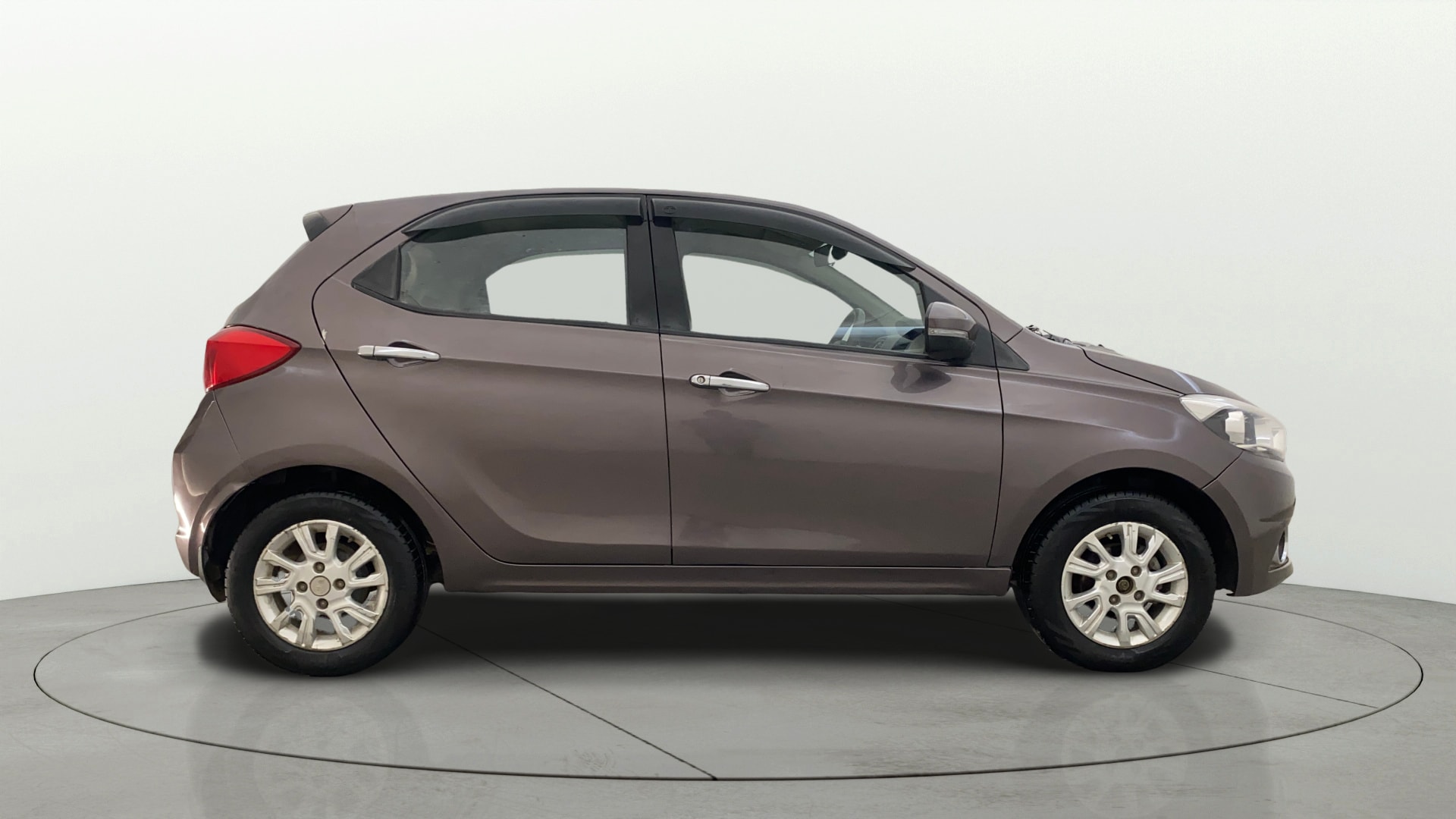 View 2017 Tata Tiago Revotorq XB Image 8 Used 2017 Tata Tiago Revotorq XB Image 8