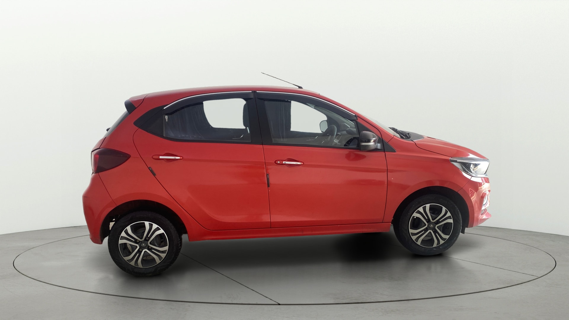 View 2024 Tata Tiago Revotorq XB Image 8 Used 2024 Tata Tiago Revotorq XB Image 8