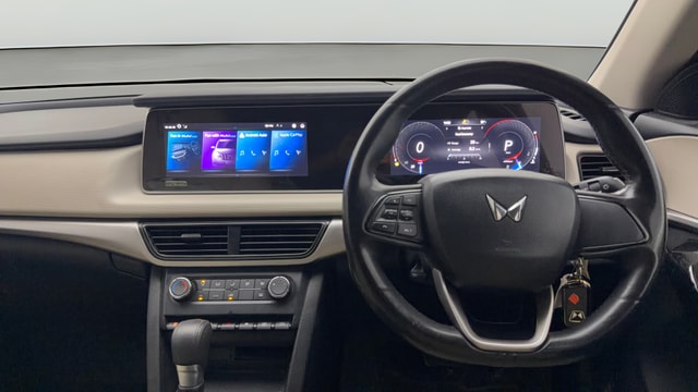 View Mahindra XUV700 Image 20 Used Mahindra XUV700 Image 20