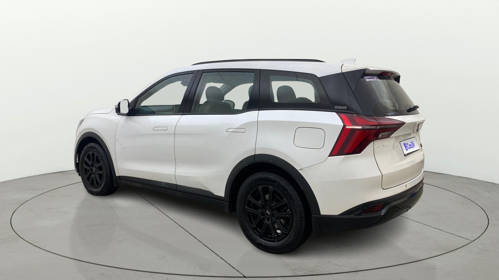 View 2022 Mahindra XUV700 MX Petrol 5 STR Image 2 Used 2022 Mahindra XUV700 MX Petrol 5 STR Image 2
