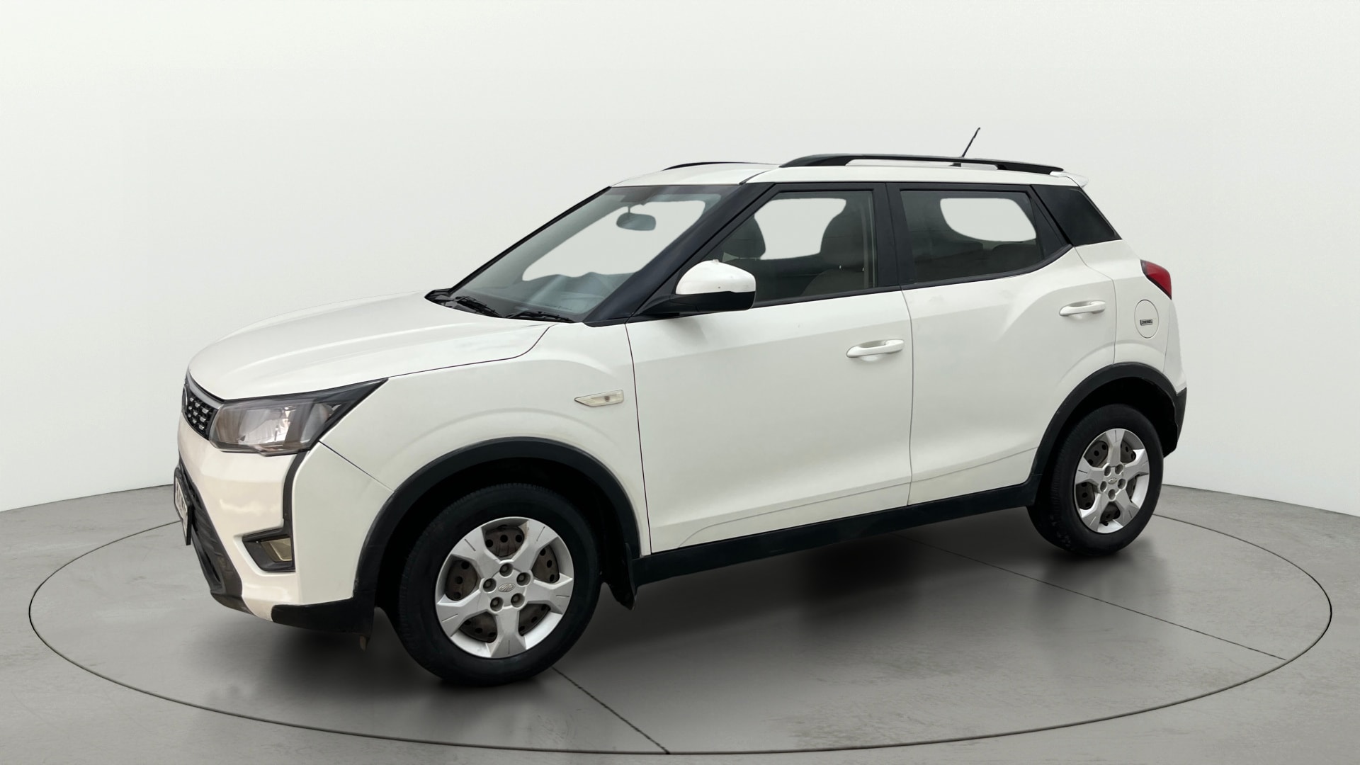 View 2021 Mahindra XUV300 W4 Petrol BS IV Image 35 Used 2021 Mahindra XUV300 W4 Petrol BS IV Image 35