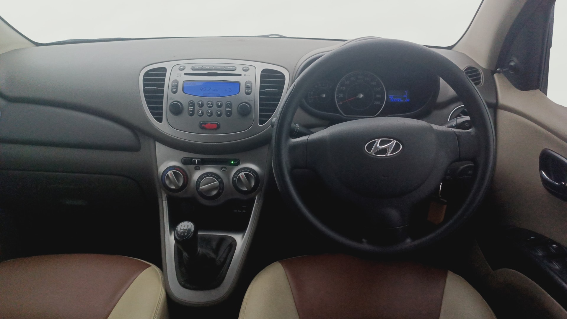 View 2015 Hyundai i10 1.2 Asta MT Image 12 Used 2015 Hyundai i10 1.2 Asta MT Image 12