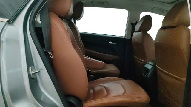 View MG Hector Plus Image 38 Used MG Hector Plus Image 38