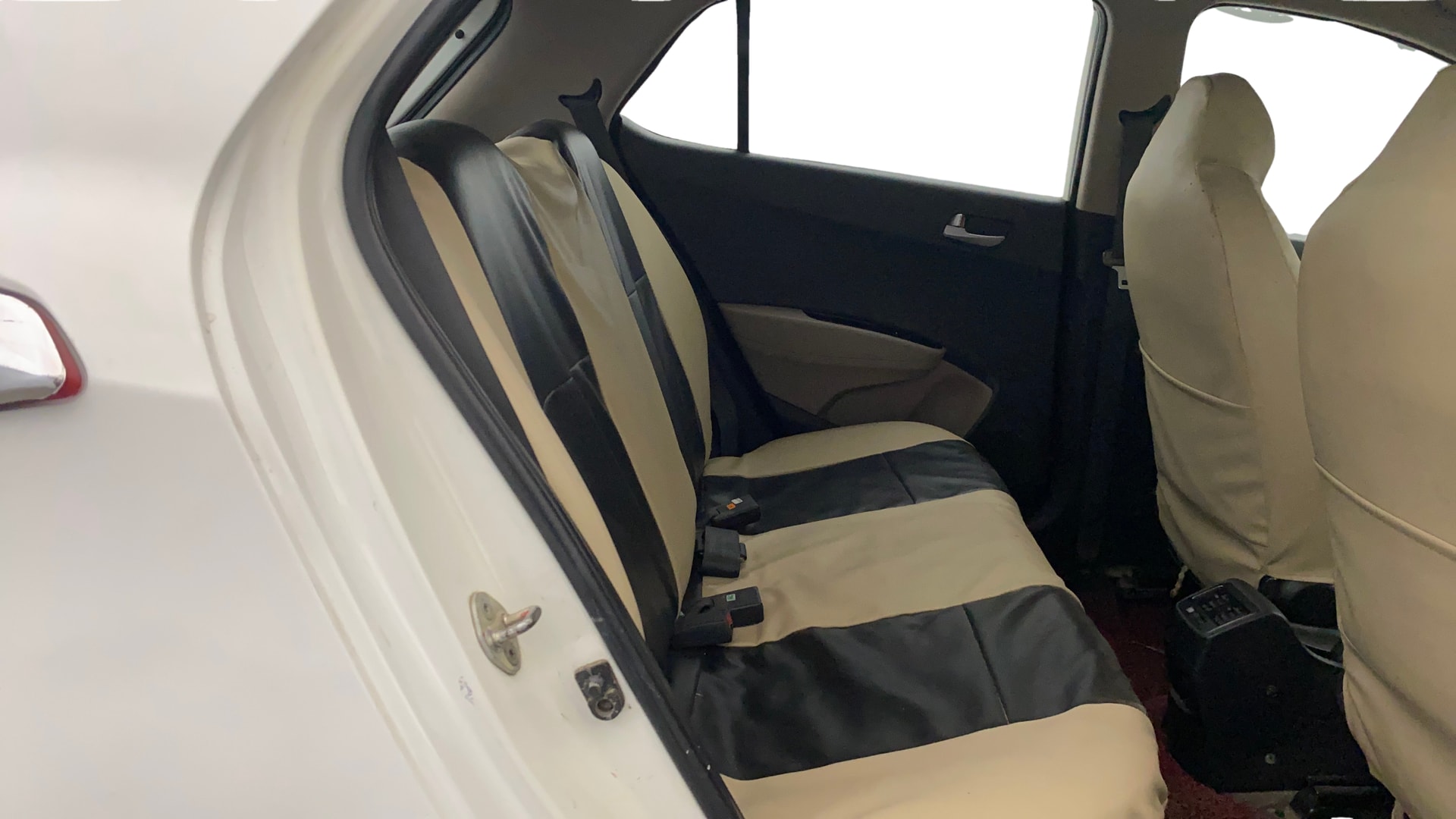 View 2014 Hyundai Grand i10 1.1 Sportz Diesel Image 29 Used 2014 Hyundai Grand i10 1.1 Sportz Diesel Image 29