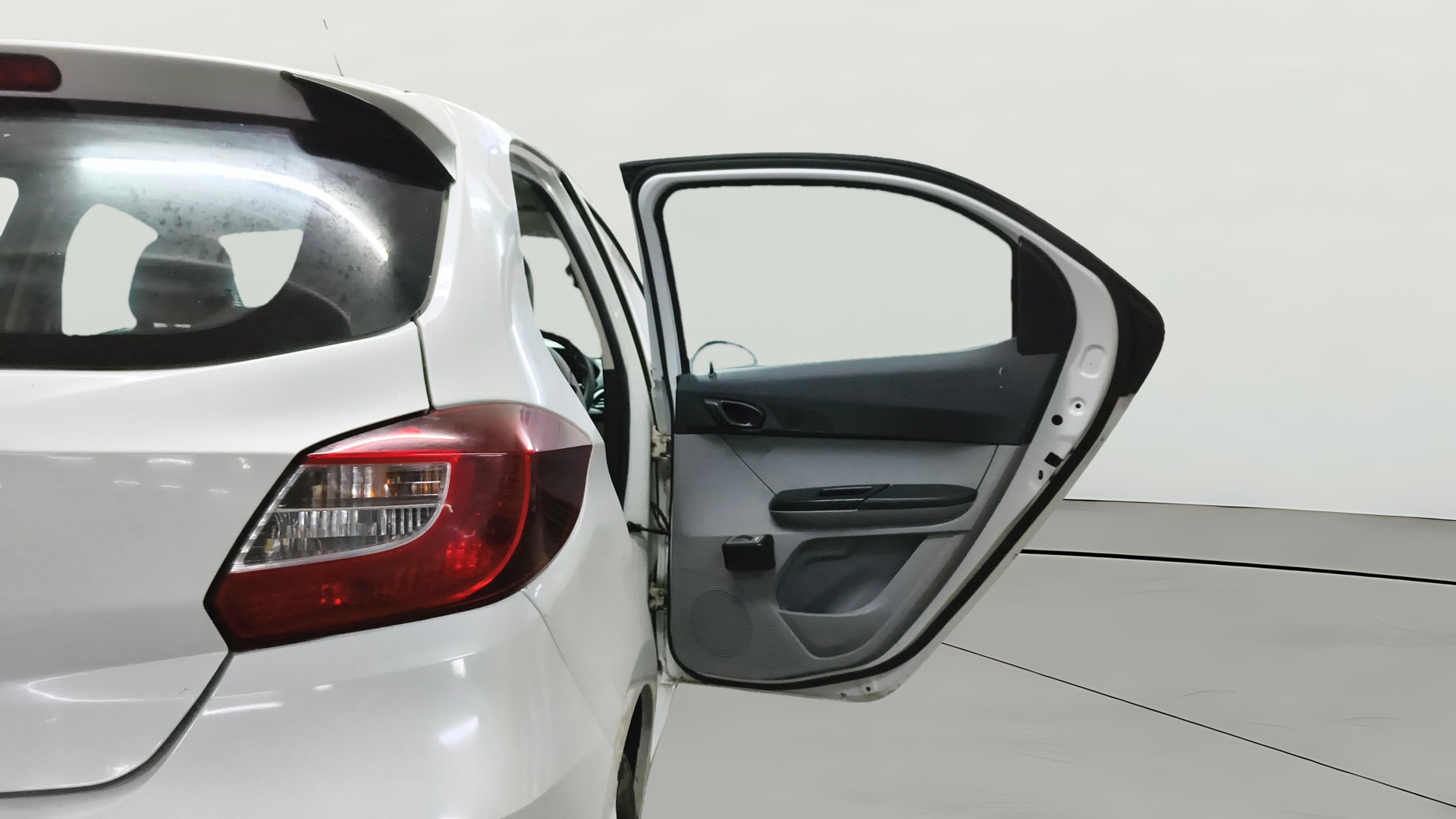 View 2020 Tata Tiago Revotorq XB Image 7 Used 2020 Tata Tiago Revotorq XB Image 7