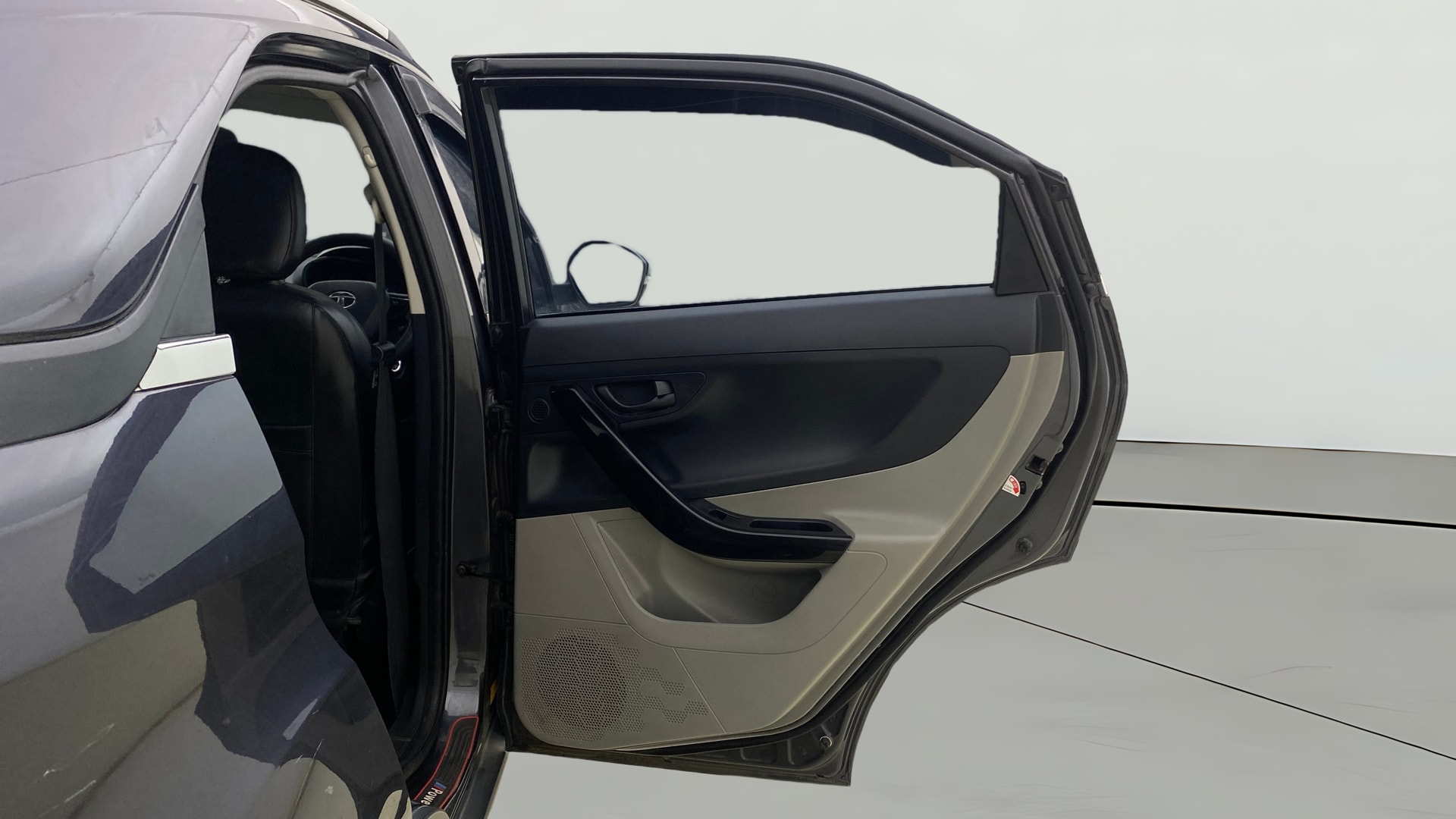 View 2020 Tata Nexon Revotorq XM Image 7 Used 2020 Tata Nexon Revotorq XM Image 7