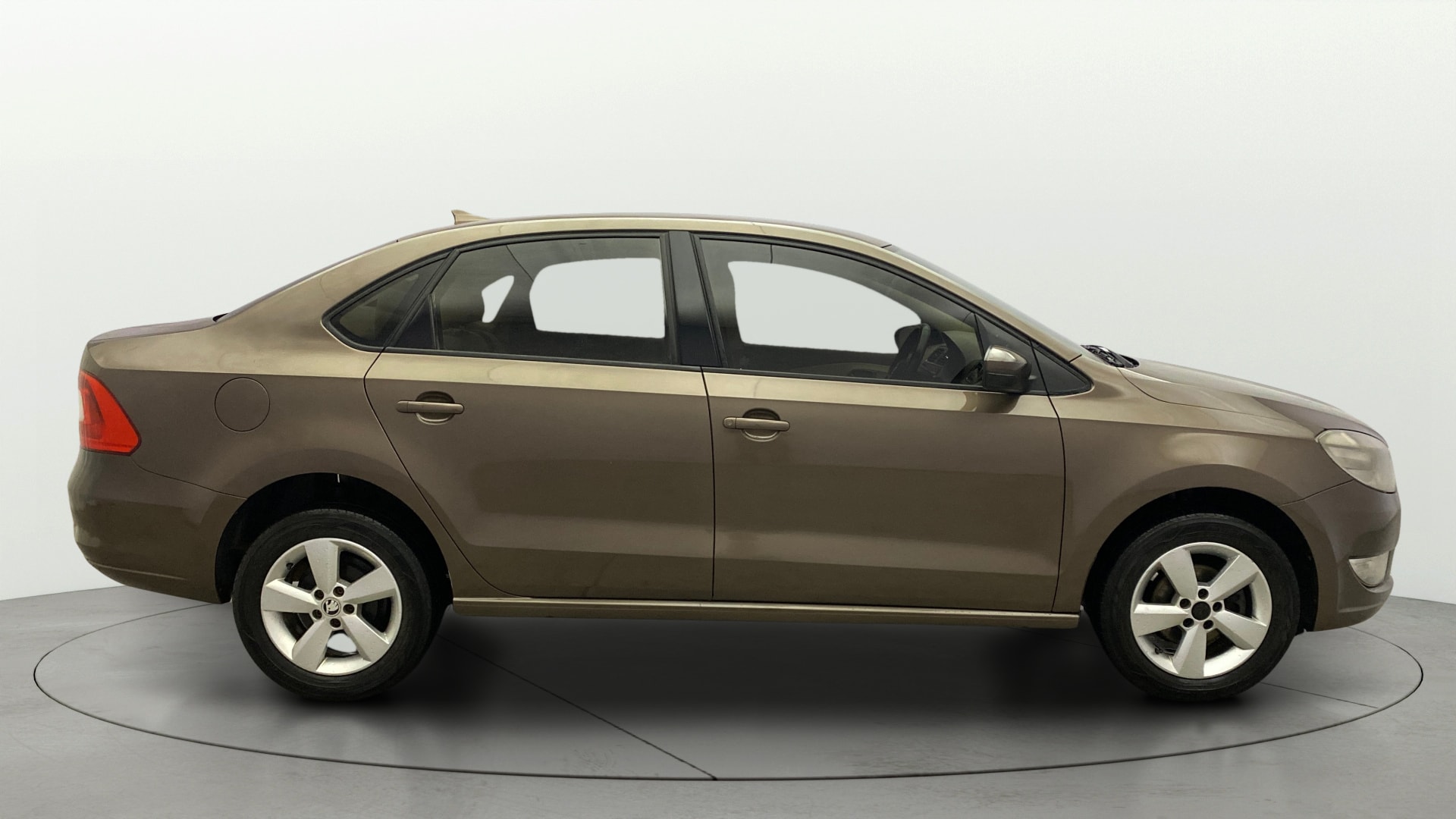 View 2016 Skoda Rapid 1.5 TDI CR Style AT BS IV Image 8 Used 2016 Skoda Rapid 1.5 TDI CR Style AT BS IV Image 8