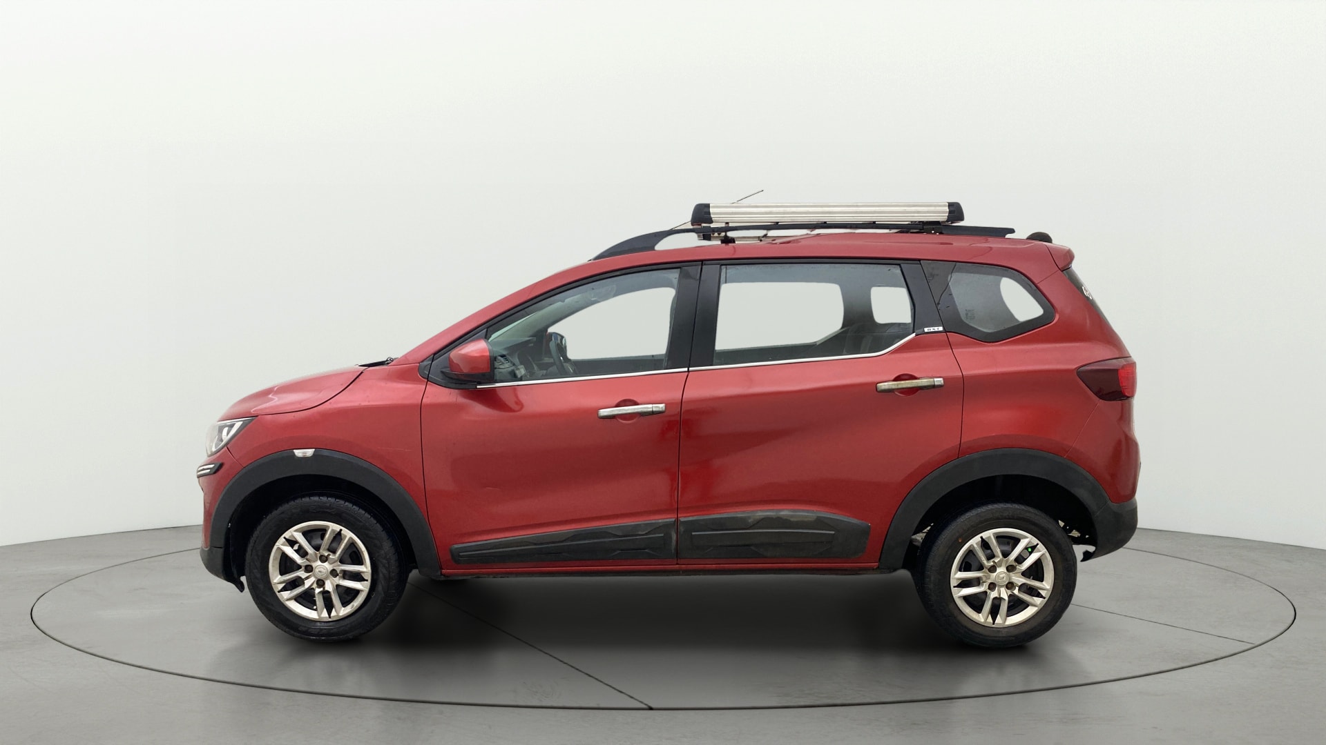View 2019 Renault Triber RXT Image 5 Used 2019 Renault Triber RXT Image 5