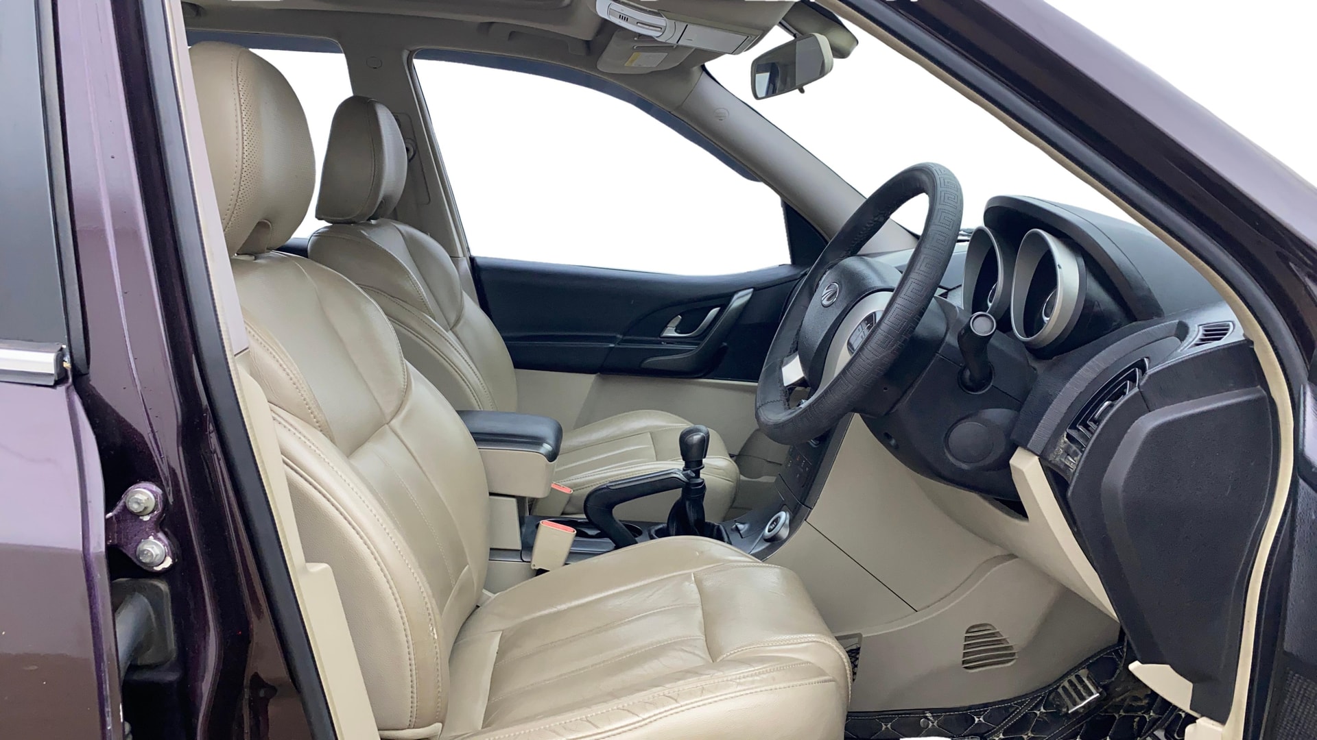 View 2017 Mahindra XUV500 W10 FWD Image 19 Used 2017 Mahindra XUV500 W10 FWD Image 19