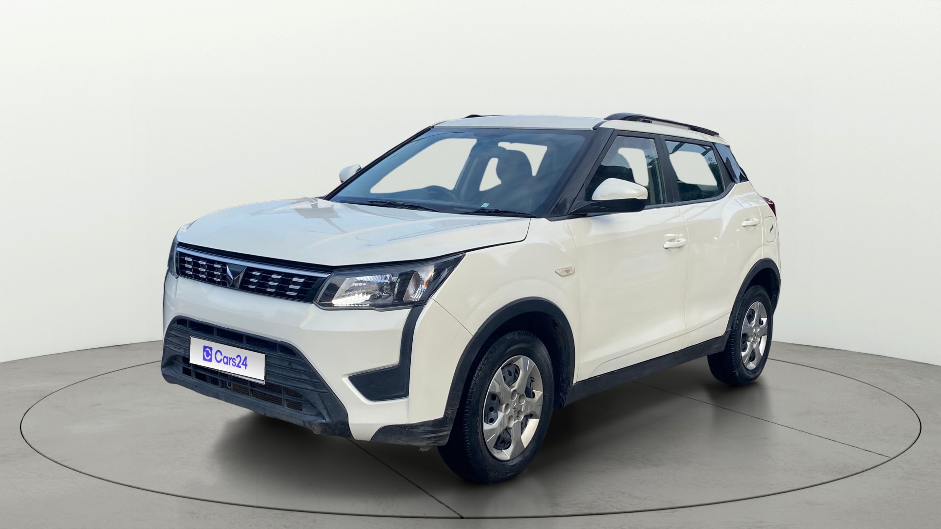 View 2023 Mahindra XUV300 W4 Petrol BS IV Image 34 Used 2023 Mahindra XUV300 W4 Petrol BS IV Image 34