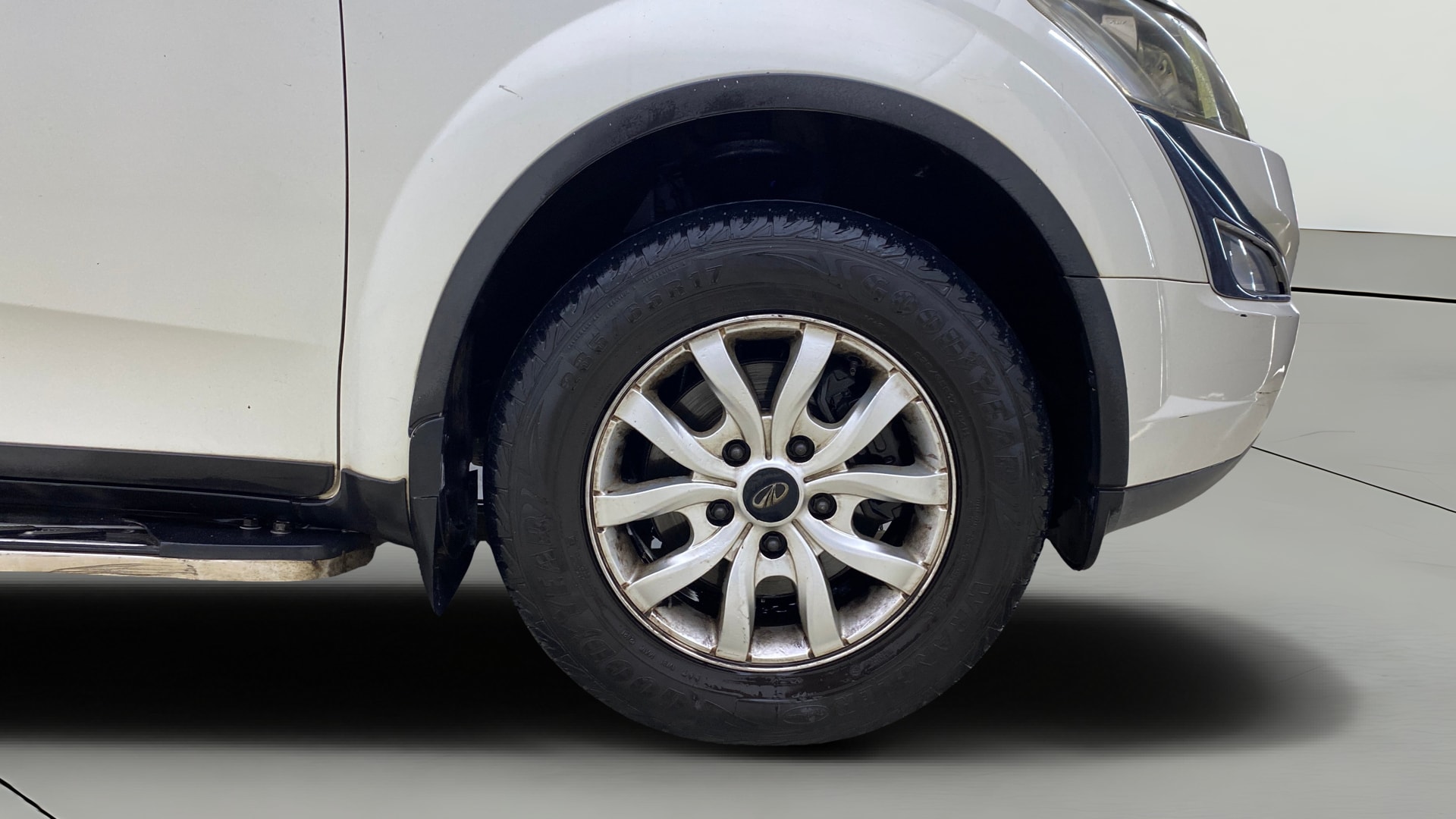 View 2015 Mahindra XUV500 W10 FWD Image 46 Used 2015 Mahindra XUV500 W10 FWD Image 46