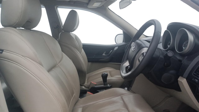 View Mahindra XUV500 Image 19 Used Mahindra XUV500 Image 19