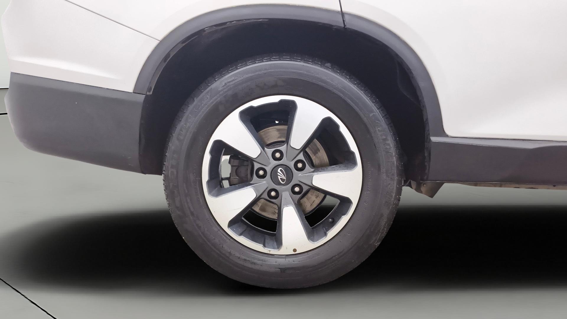View 2019 Mahindra Alturas G4 4WD AT Image 35 Used 2019 Mahindra Alturas G4 4WD AT Image 35