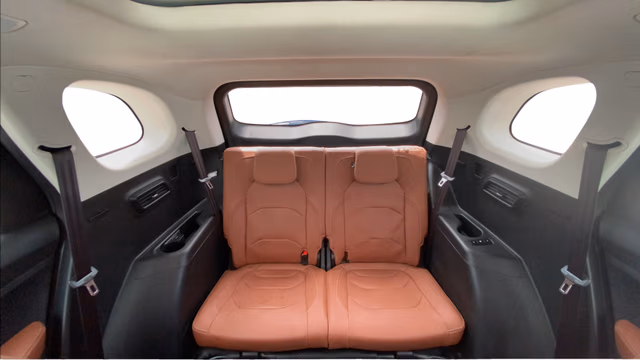 View MG Hector Plus Image 10 Used MG Hector Plus Image 10