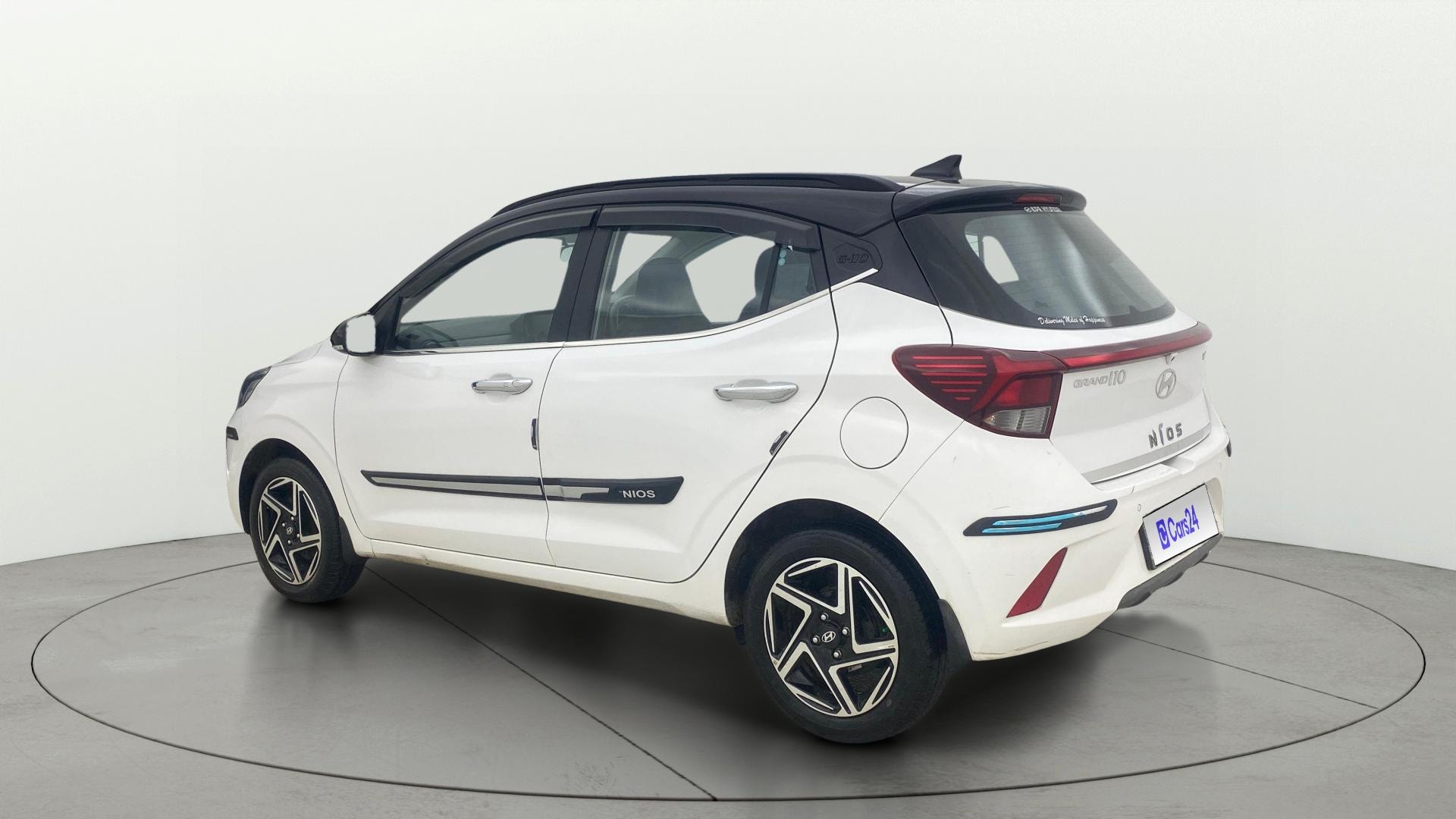 View 2023 Hyundai Grand i10 Nios Sportz Petrol Dual Tone Image 2 Used 2023 Hyundai Grand i10 Nios Sportz Petrol Dual Tone Image 2