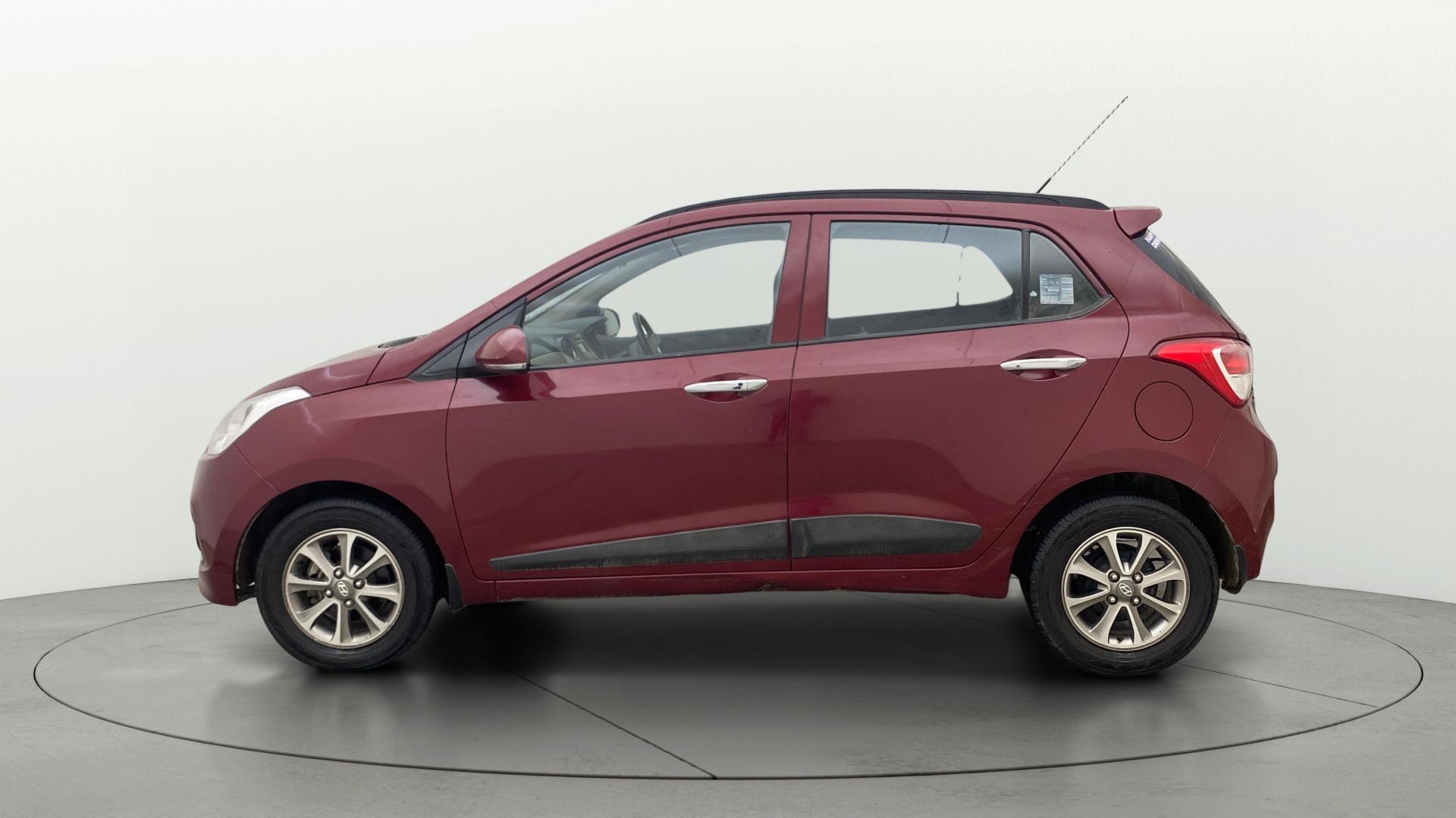 View 2016 Hyundai Grand i10 1.1 Asta Diesel Image 5 Used 2016 Hyundai Grand i10 1.1 Asta Diesel Image 5