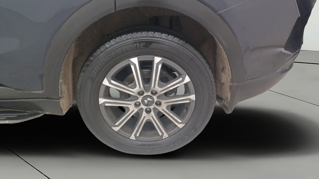 View Mahindra XUV700 Image 8 Used Mahindra XUV700 Image 8