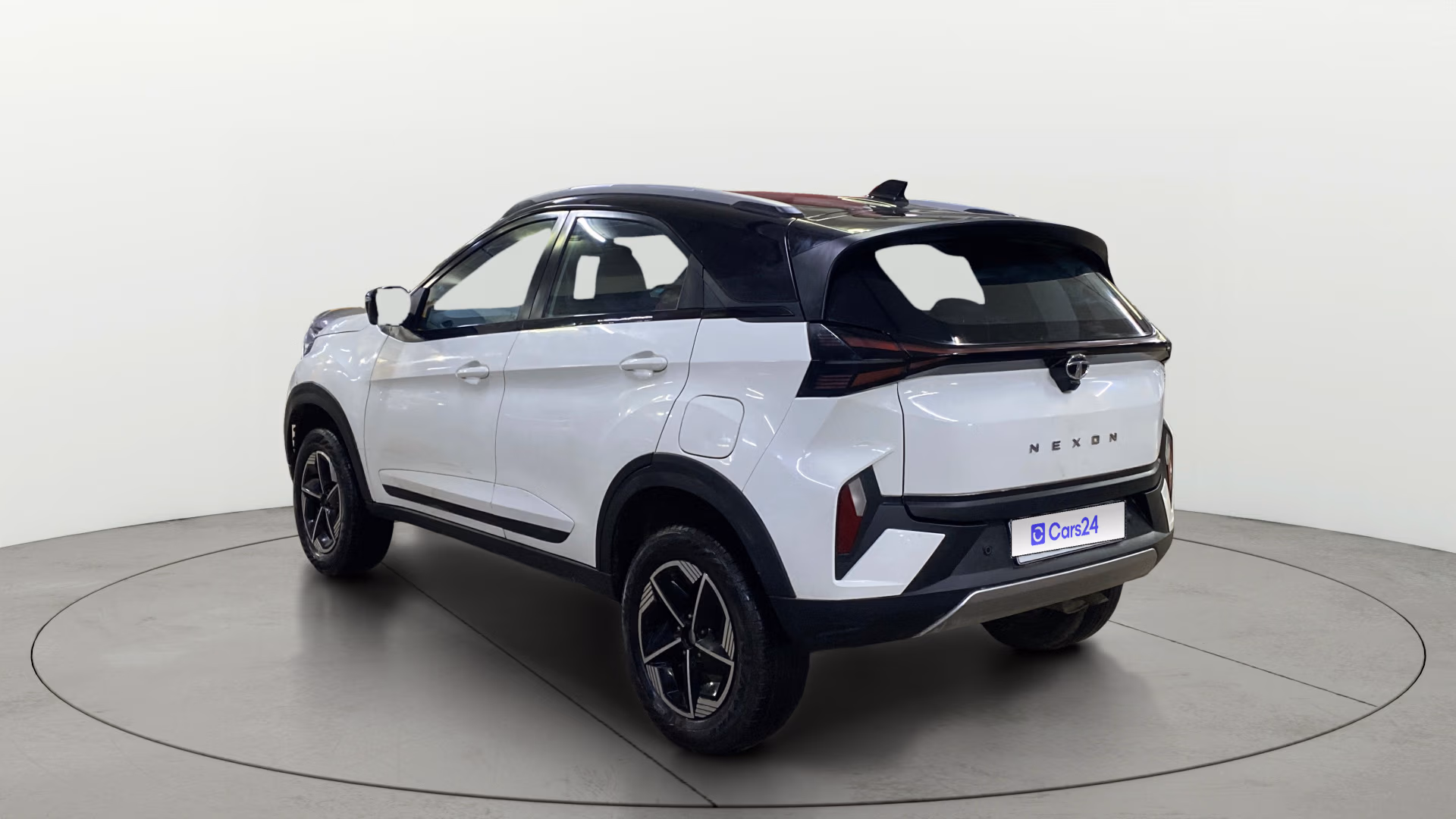 View 2023 Tata Nexon Revotron XE Image 2 Used 2023 Tata Nexon Revotron XE Image 2