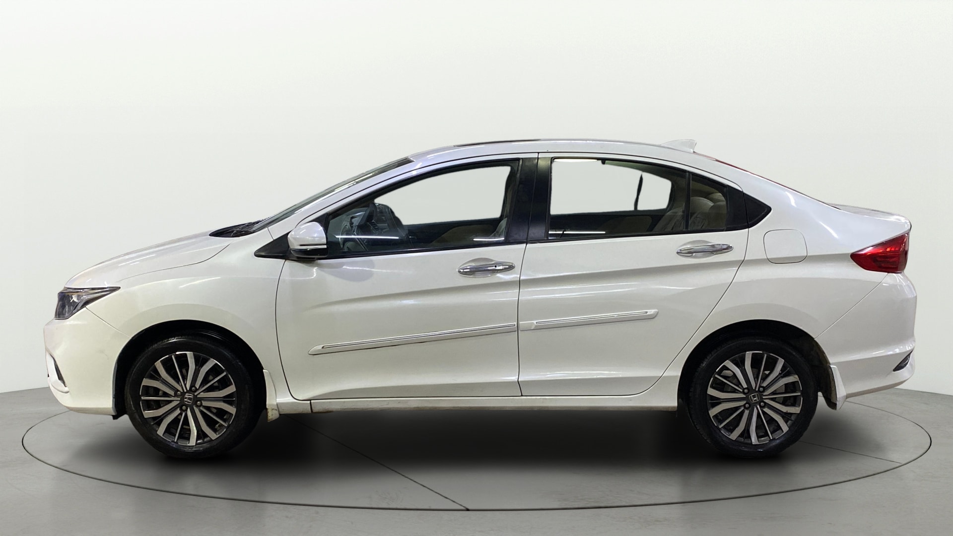 View 2017 Honda City ZX MT Diesel Anniversary Edition Image 25 Used 2017 Honda City ZX MT Diesel Anniversary Edition Image 25