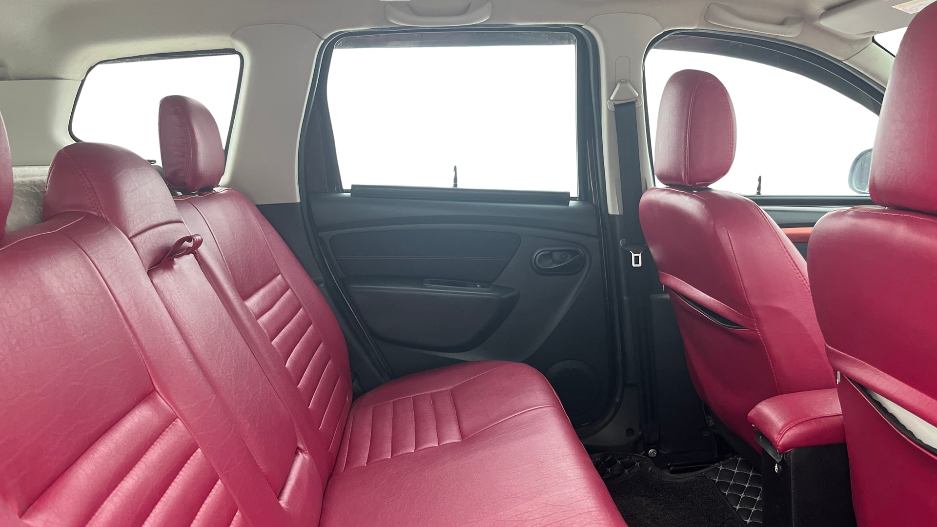 View 2017 Renault Duster 85 PS RXS 4X2 MT Image 29 Used 2017 Renault Duster 85 PS RXS 4X2 MT Image 29