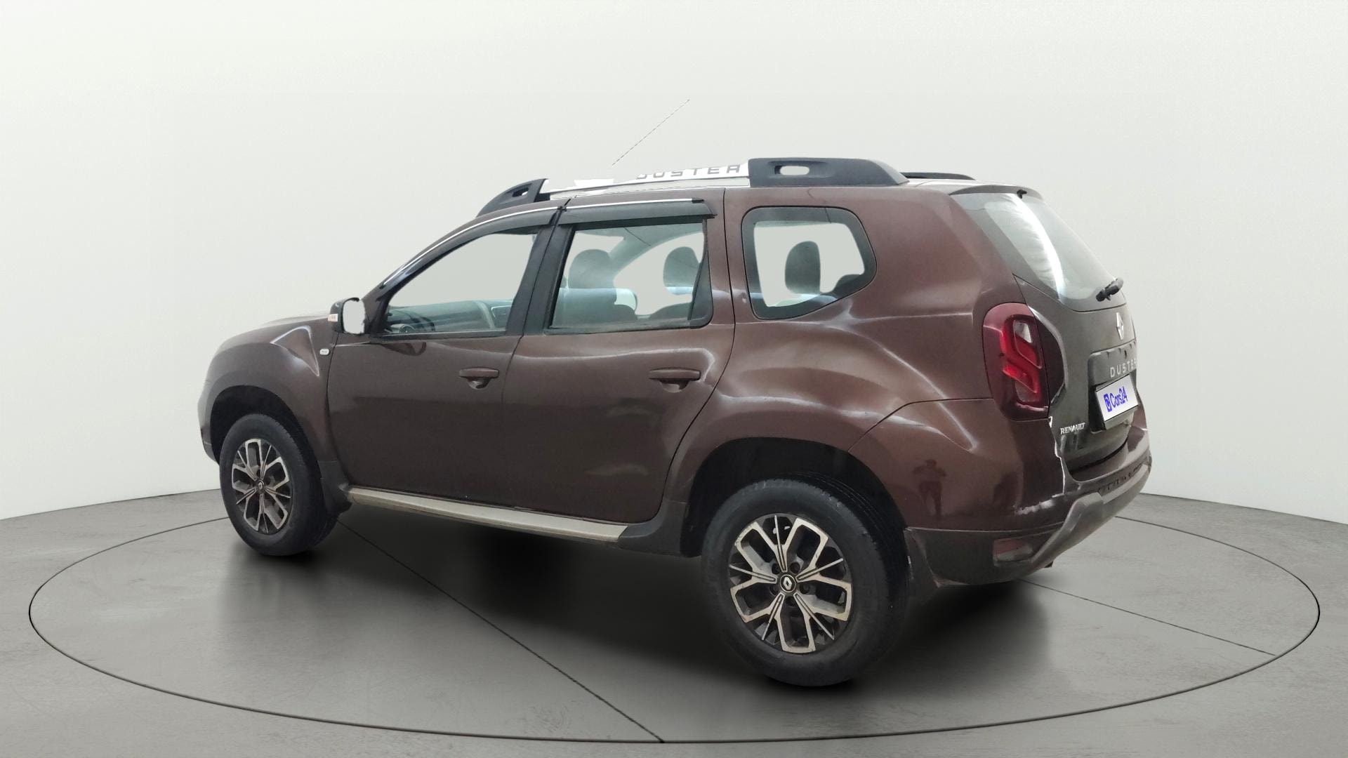 View 2021 Renault Duster Petrol RXZ Image 2 Used 2021 Renault Duster Petrol RXZ Image 2