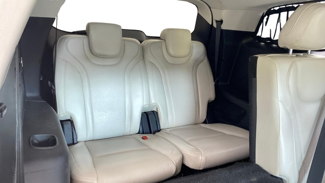 View Mahindra XUV700 Image 10 Used Mahindra XUV700 Image 10