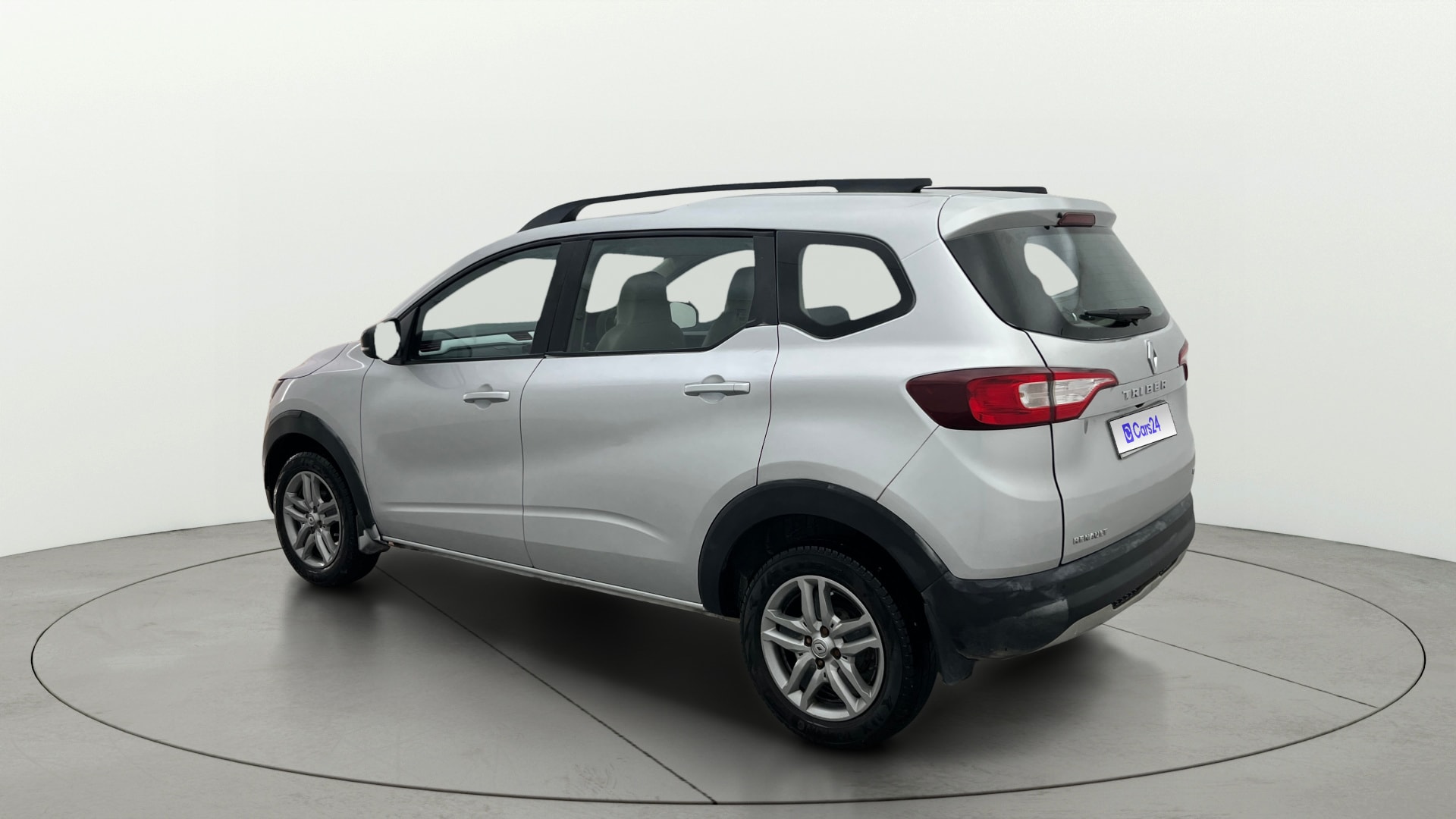 View 2022 Renault Triber RXZ AMT Image 2 Used 2022 Renault Triber RXZ AMT Image 2