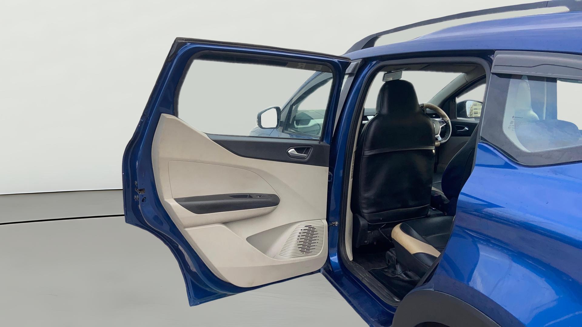 View 2021 Renault Triber RXZ AMT Image 23 Used 2021 Renault Triber RXZ AMT Image 23