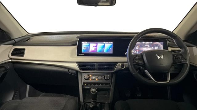 View Mahindra XUV700 Image 31 Used Mahindra XUV700 Image 31
