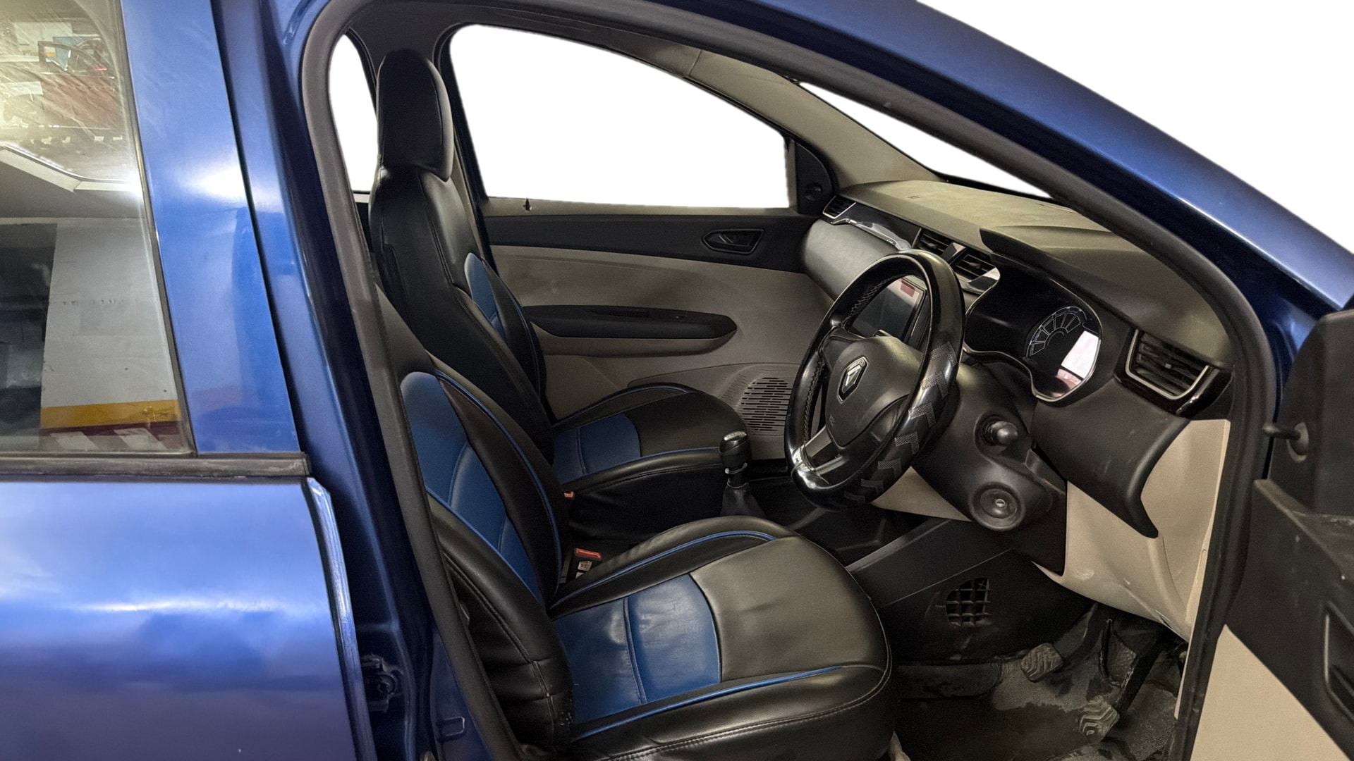 View 2021 Renault Triber RXE Image 18 Used 2021 Renault Triber RXE Image 18