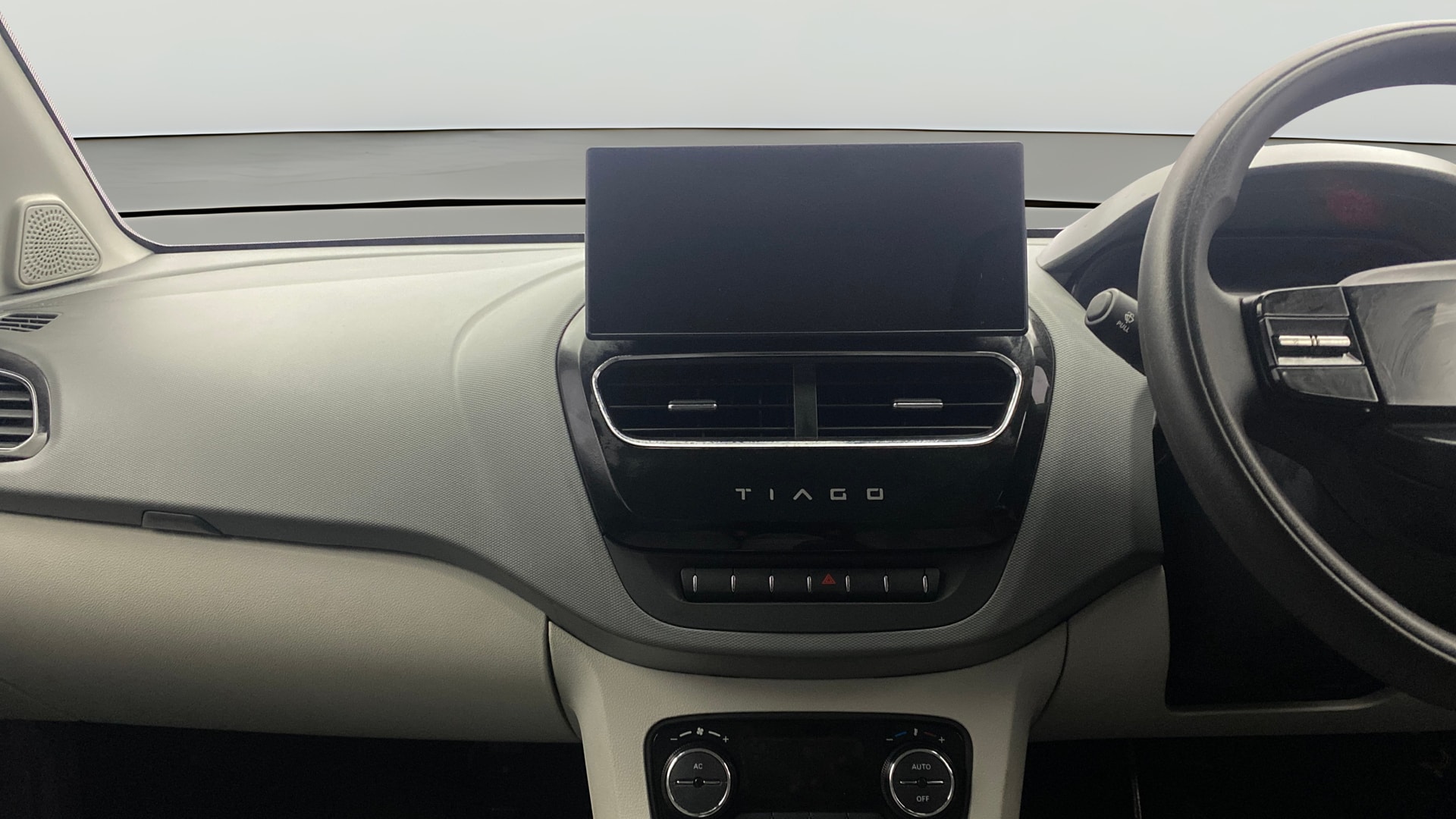 View 2025 Tata Tiago Revotorq XB Image 17 Used 2025 Tata Tiago Revotorq XB Image 17