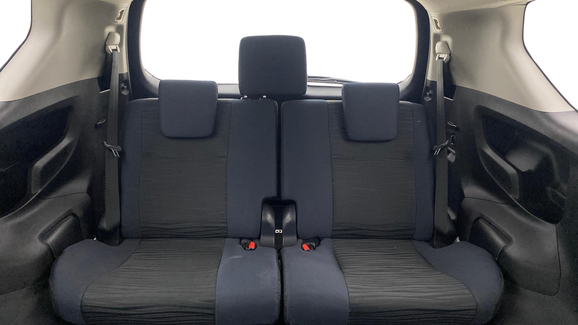 View 2023 Toyota Innova Crysta 2.7 VX MT 7-Seater BS IV Image 13 Used 2023 Toyota Innova Crysta 2.7 VX MT 7-Seater BS IV Image 13