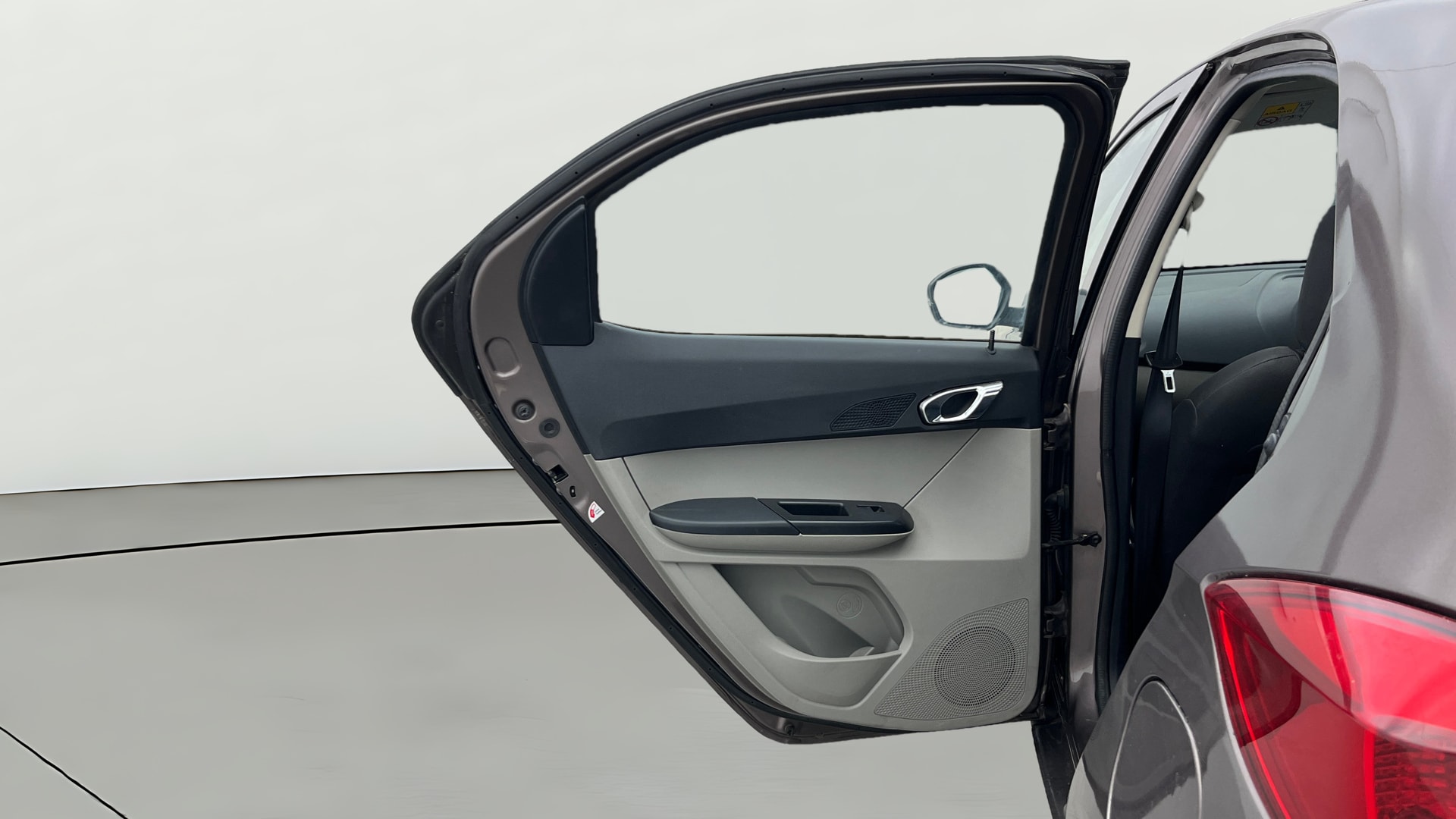 View 2018 Tata Tiago Revotorq XB Image 22 Used 2018 Tata Tiago Revotorq XB Image 22