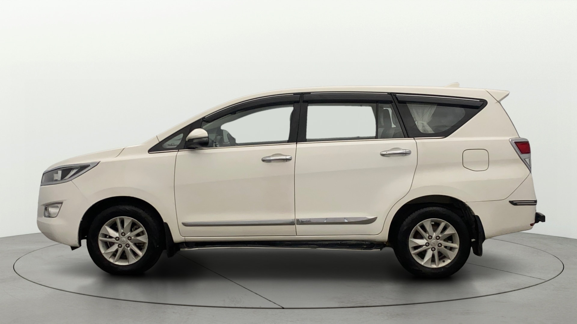 View 2020 Toyota Innova Crysta 2.8 ZX AT 7-Seater Image 28 Used 2020 Toyota Innova Crysta 2.8 ZX AT 7-Seater Image 28