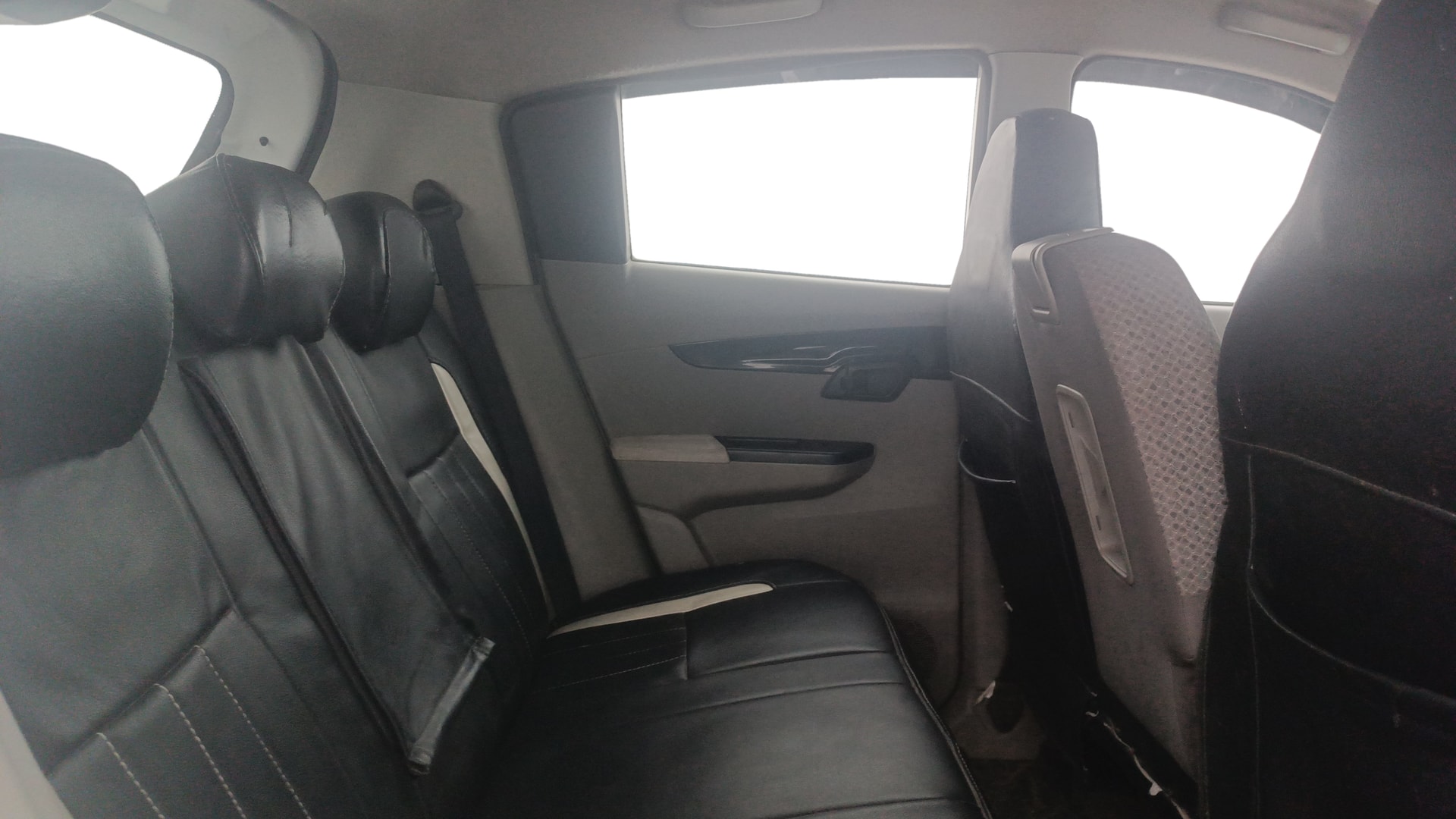 View 2016 Mahindra KUV100 K8 Diesel 6 Seater BS IV Image 28 Used 2016 Mahindra KUV100 K8 Diesel 6 Seater BS IV Image 28