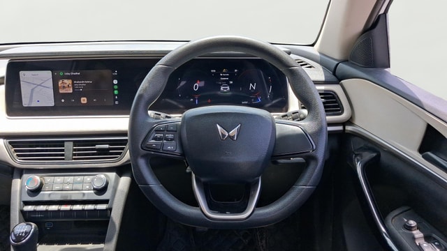 View Mahindra XUV700 Image 13 Used Mahindra XUV700 Image 13