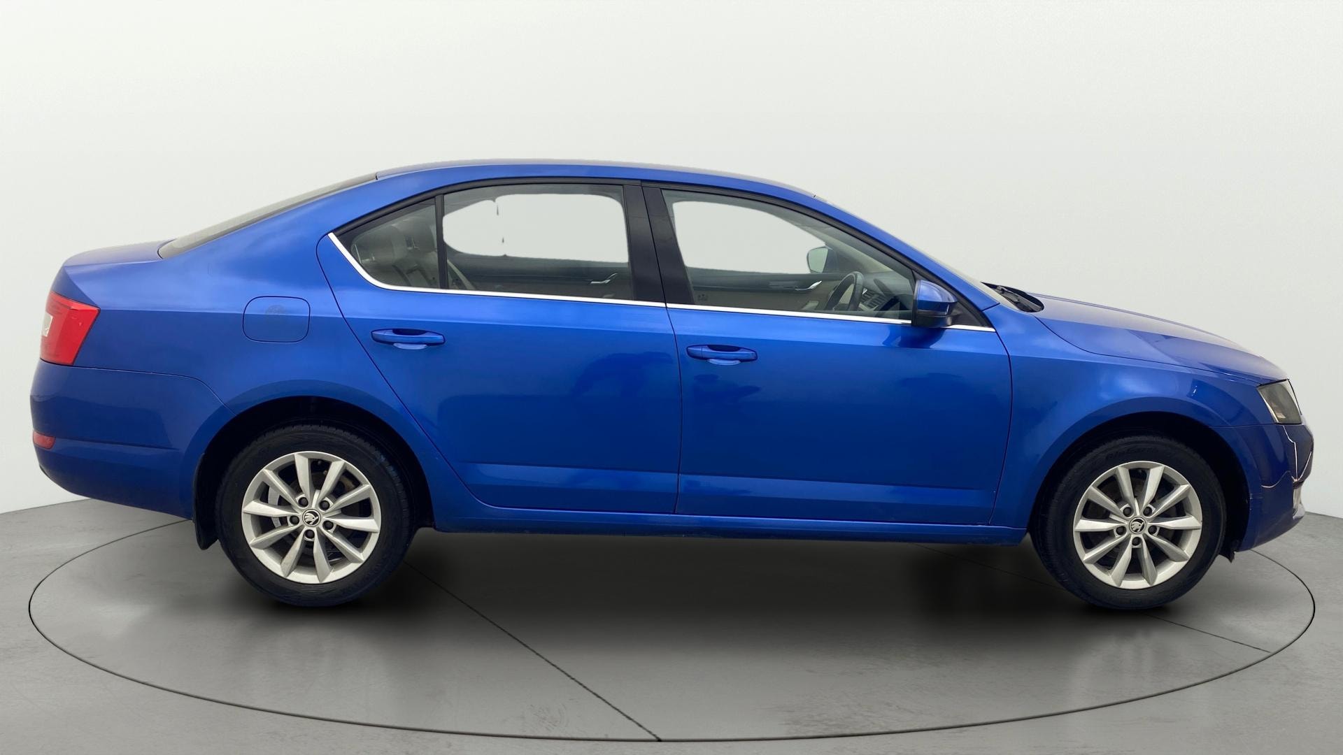 View 2015 Skoda Octavia 2.0 Ambition Plus TDI CR AT Image 8 Used 2015 Skoda Octavia 2.0 Ambition Plus TDI CR AT Image 8