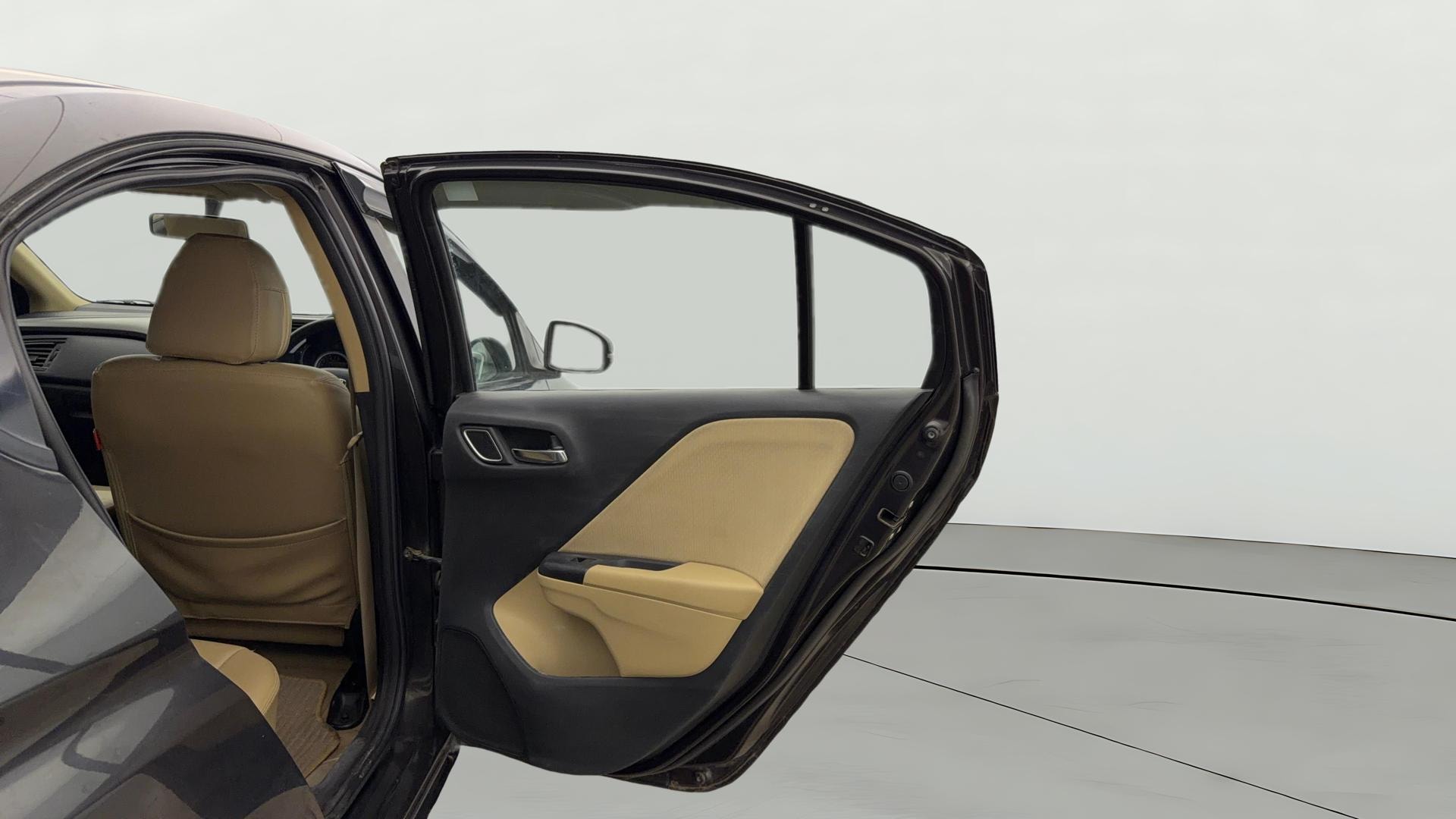 View 2019 Honda City ZX MT Diesel Anniversary Edition Image 6 Used 2019 Honda City ZX MT Diesel Anniversary Edition Image 6