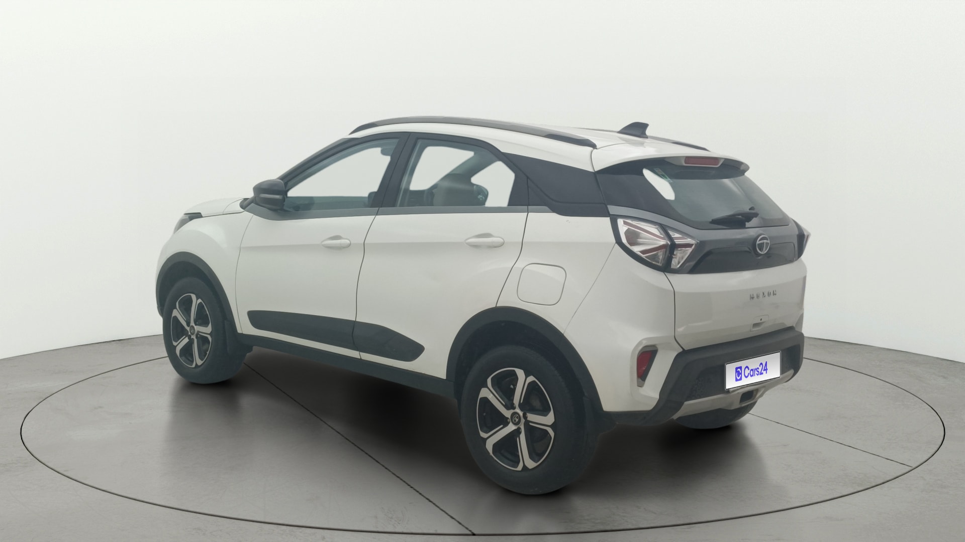 View 2022 Tata Nexon Revotron XE Image 2 Used 2022 Tata Nexon Revotron XE Image 2