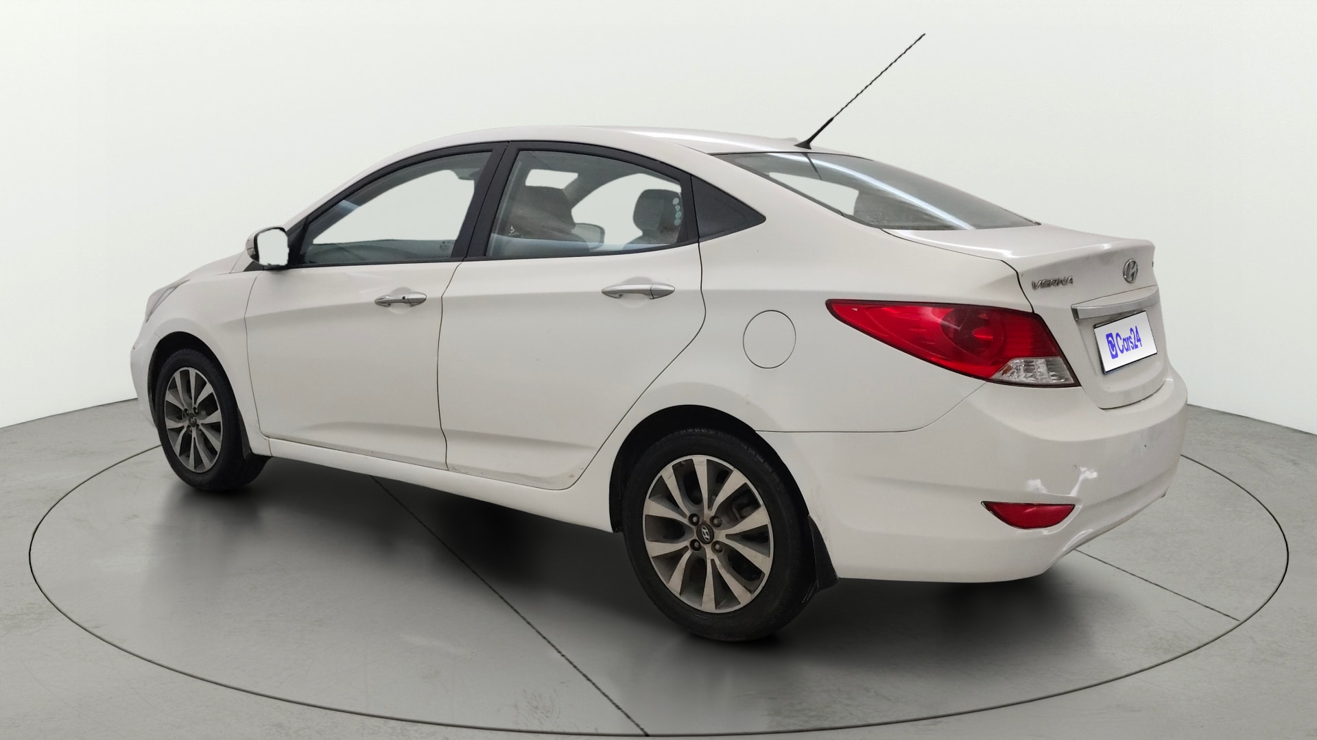 View 2013 Hyundai Fluidic Verna 1.6 VTVT SX O Image 2 Used 2013 Hyundai Fluidic Verna 1.6 VTVT SX O Image 2