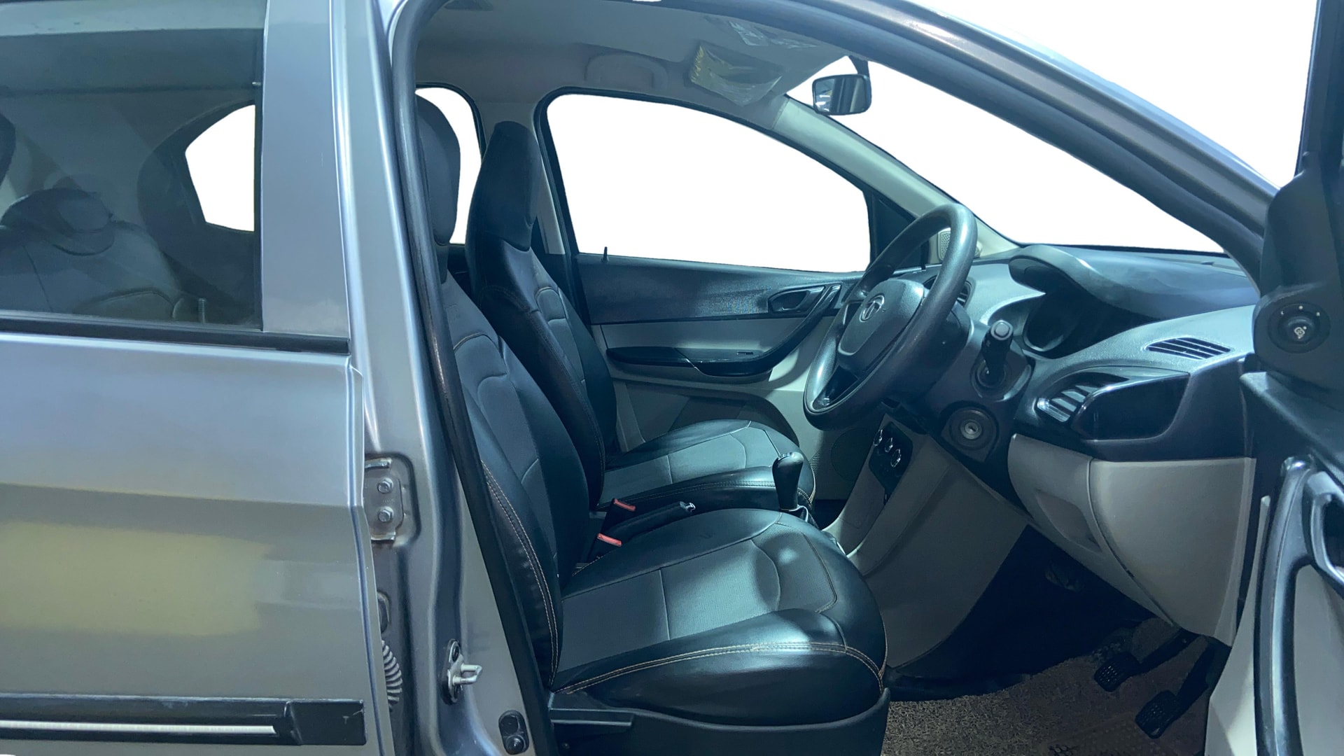 View 2018 Tata Tiago Revotorq XB Image 25 Used 2018 Tata Tiago Revotorq XB Image 25